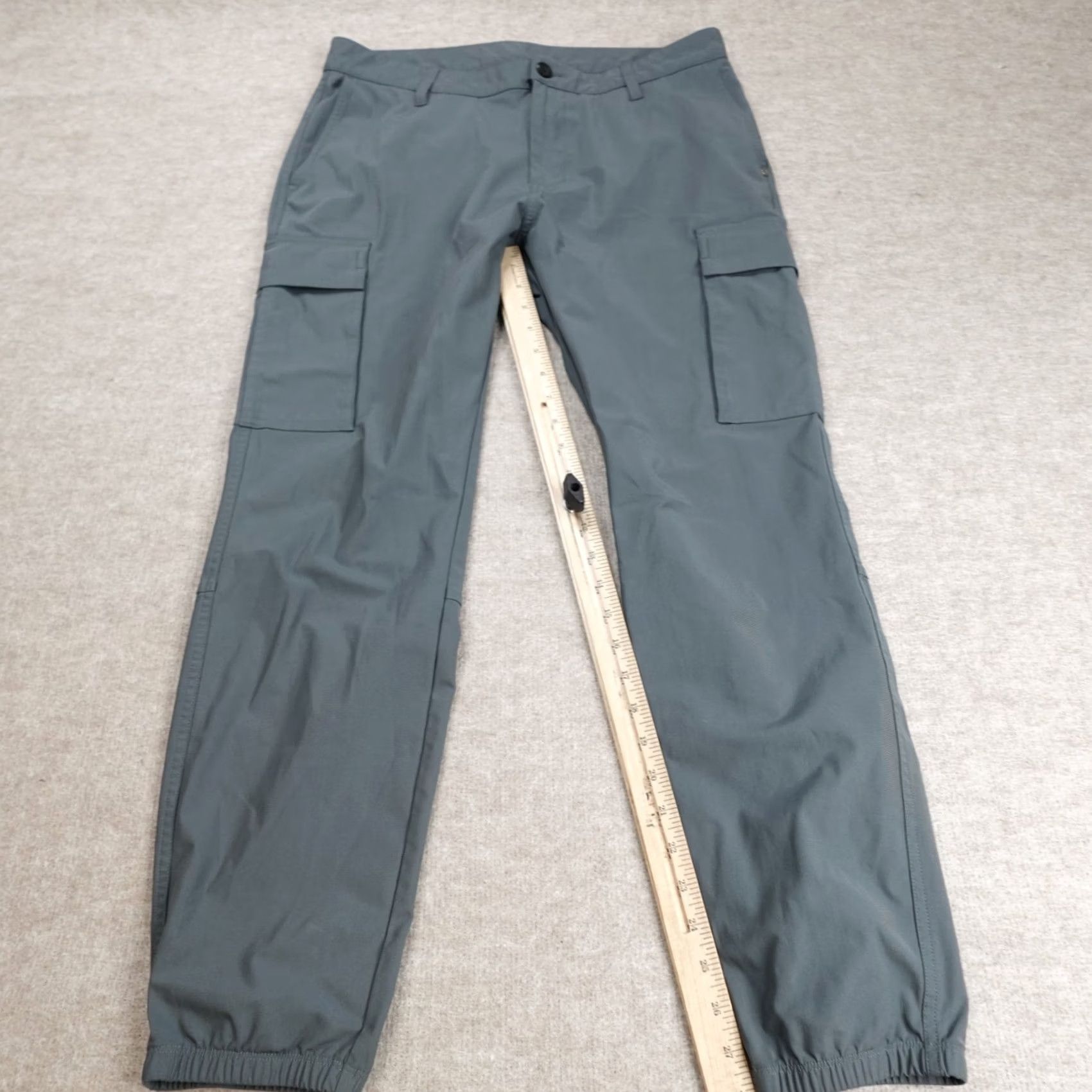Vuori Vuori Mens Pants 33 Blue Gray Meta Cargo Jogger Cuff Tapered Athletic Style Jogger Mens Blue 33 Pants Size US 33 - 5 Thumbnail