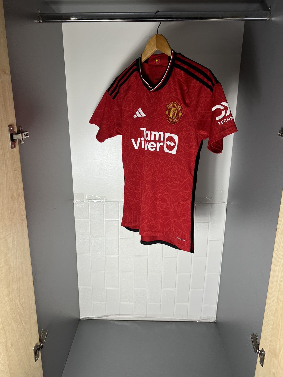 Adidas VINTAGE ADIDAS FC MANCHESTER UNITED ENGLAND SOCCER JERSEY Size US S / EU 44-46 / 1 - 3 Thumbnail