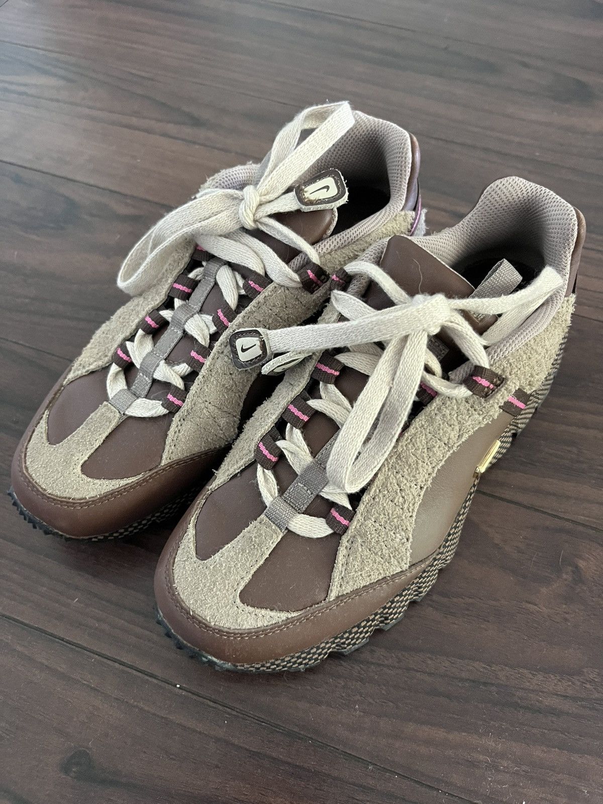 Jacquemus × Nike Nike Air Humara LX Jacquemus Ale Brown Gold (Women's) Size US 5 / IT 35 - 2 Thumbnail
