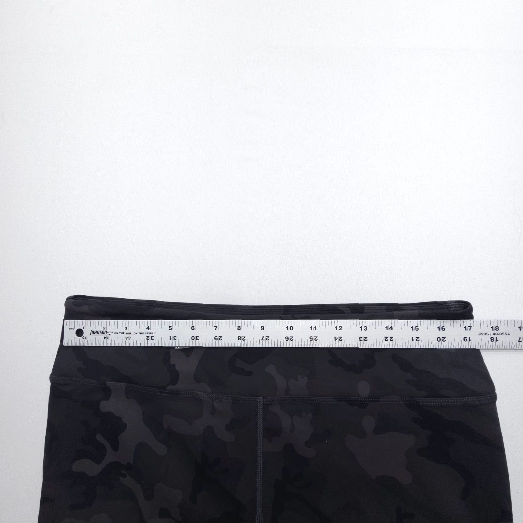 Vintage VINTAGE Zyia Active Leggings Womens 16 - 18 Black Camouflage Powerhold By Fabletics Skinny 24 in Inseam Womens Size 38" / US 16 / IT 52 - 7 Thumbnail