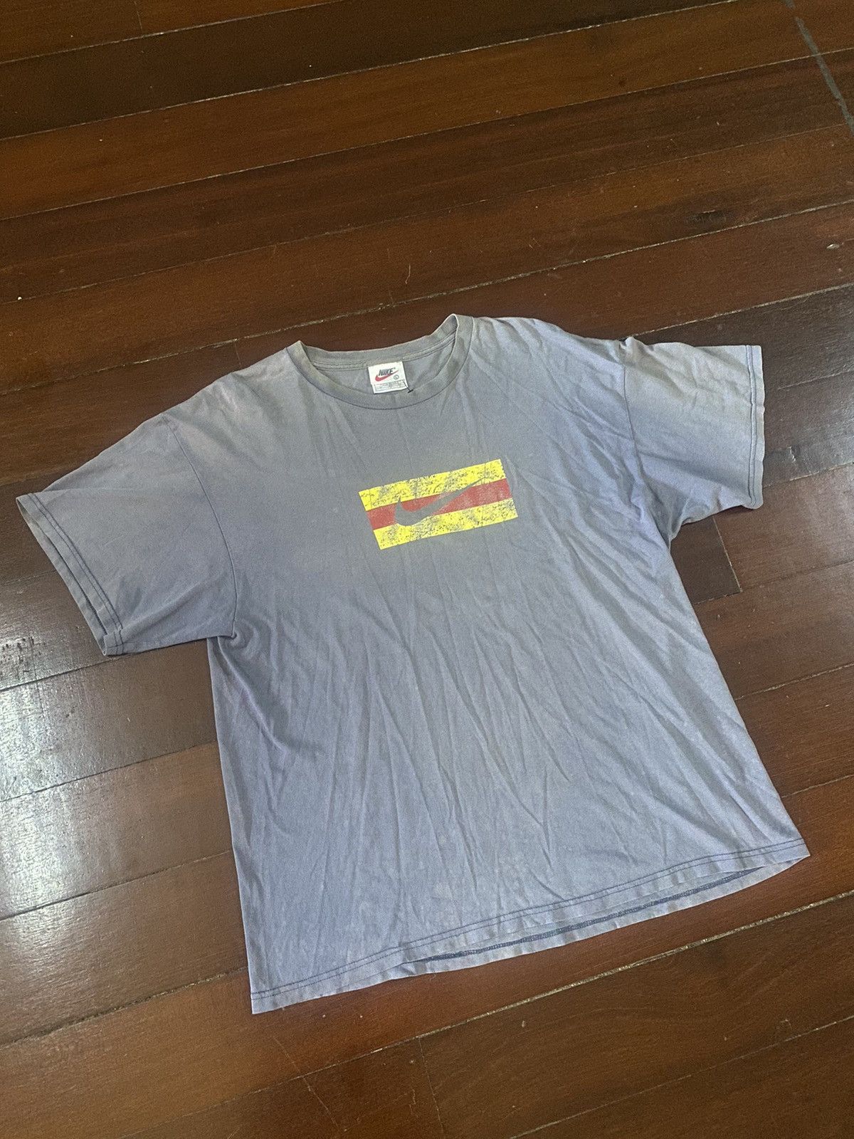 Nike Vintage Nike Big Logo box logo Oversized Tee Y2K USA faded Size US L / EU 52-54 / 3 - 2 Thumbnail