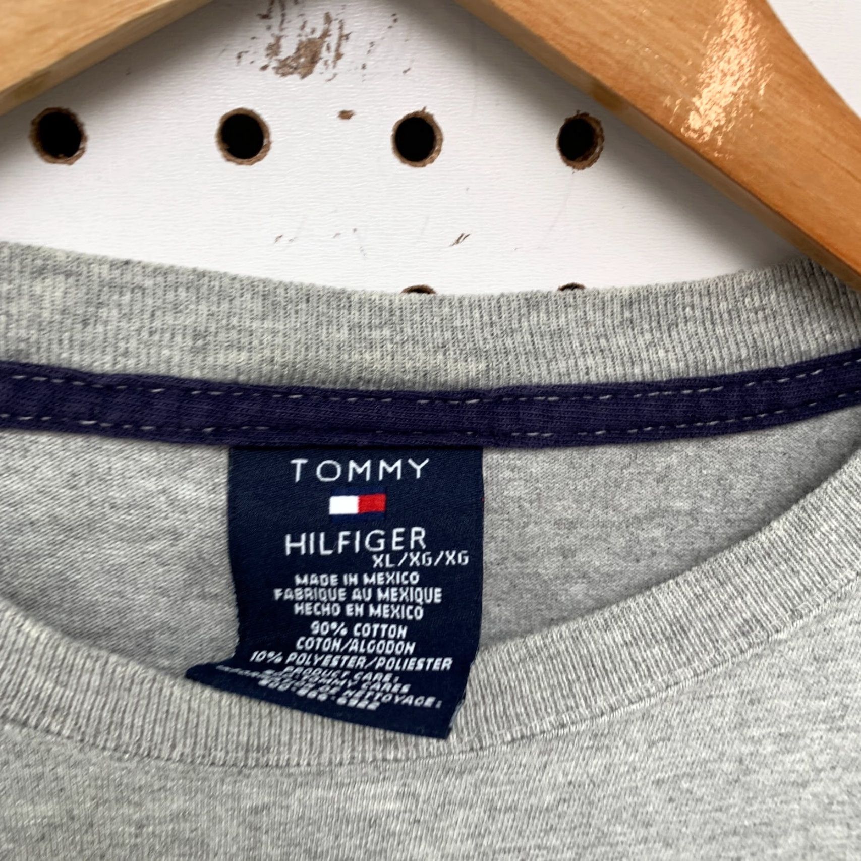 Tommy Hilfiger VINTAGE Tommy Hilfiger Shirt Mens XL Gray Hip Hop Casual Big Flag 24.5x28.5 T-Shirt Crew Neck Short Sleeve Size US XL / EU 56 / 4 - 4 Thumbnail