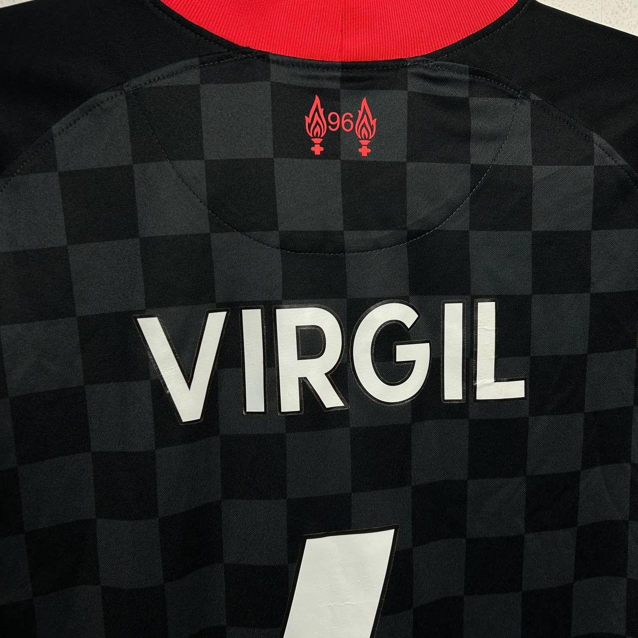 Nike Mens Nike Liverpool Virgil Van Dijk 4 home soccer jersey Size US M / EU 48-50 / 2 - 13 Thumbnail