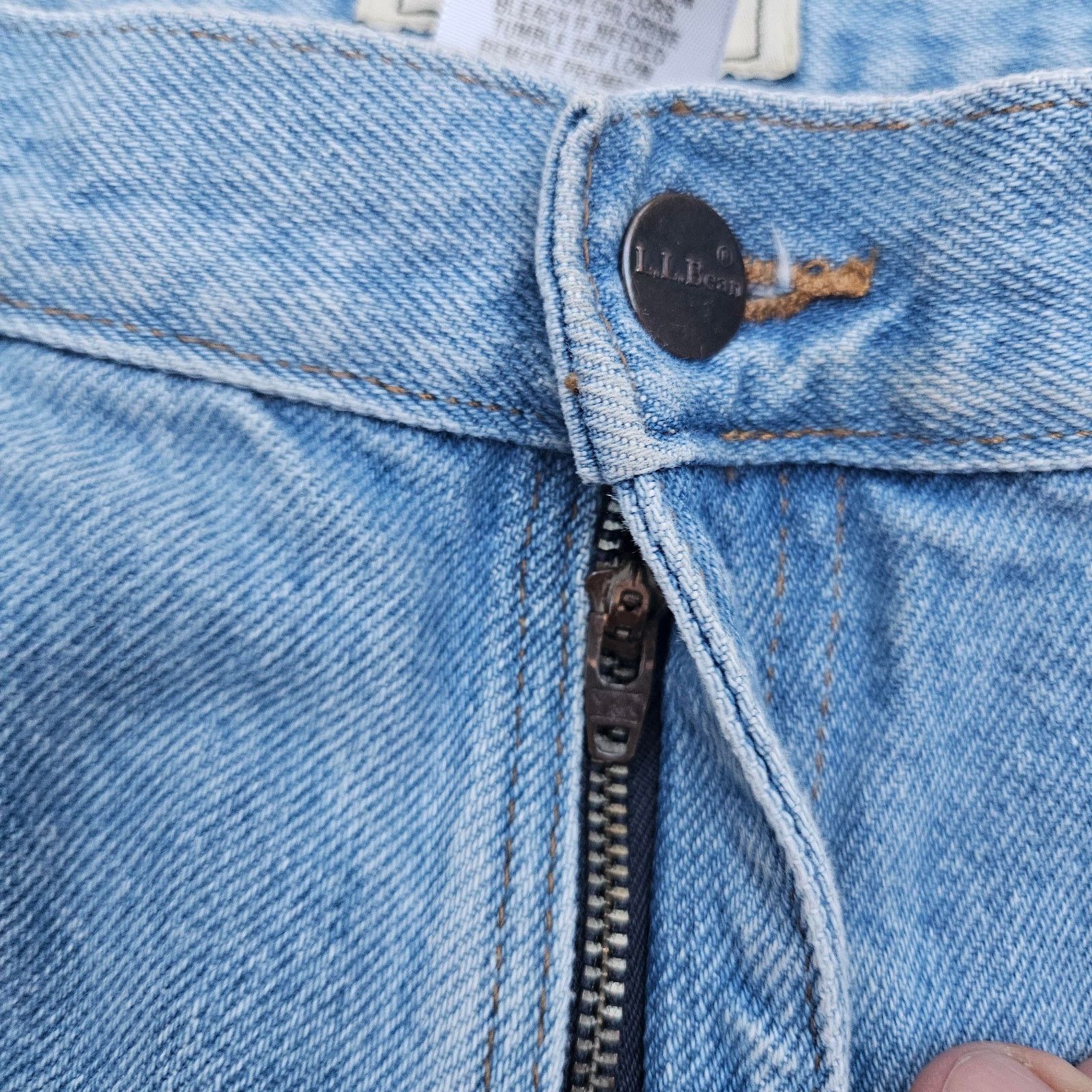 L.L. Bean VINTAGE MENS L. L. BEAN NATURAL FIT BLUE JEANS SIZE 35 X 34 Size US 35 - 5 Thumbnail