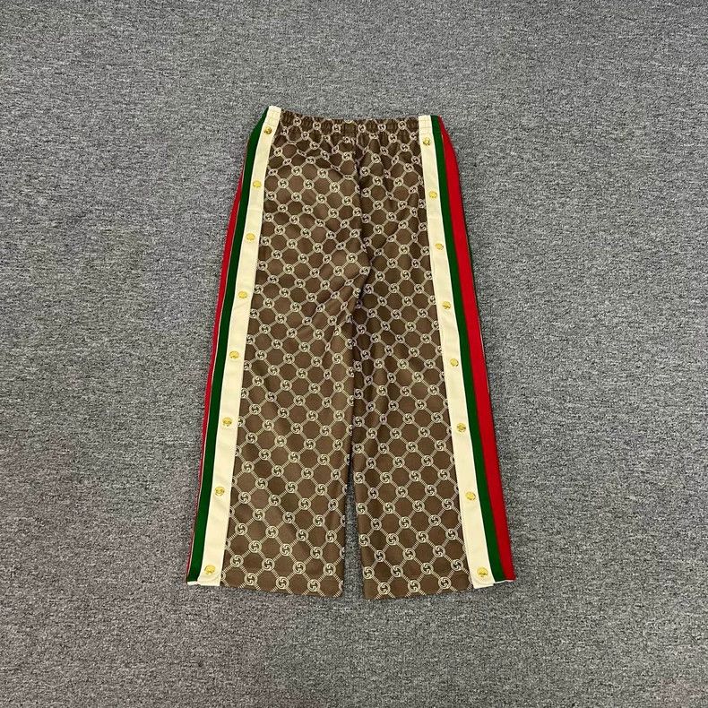 Gucci Gucci Size XS Full print double G red and green striped sw Size US 30 / EU 46 - 2 Thumbnail