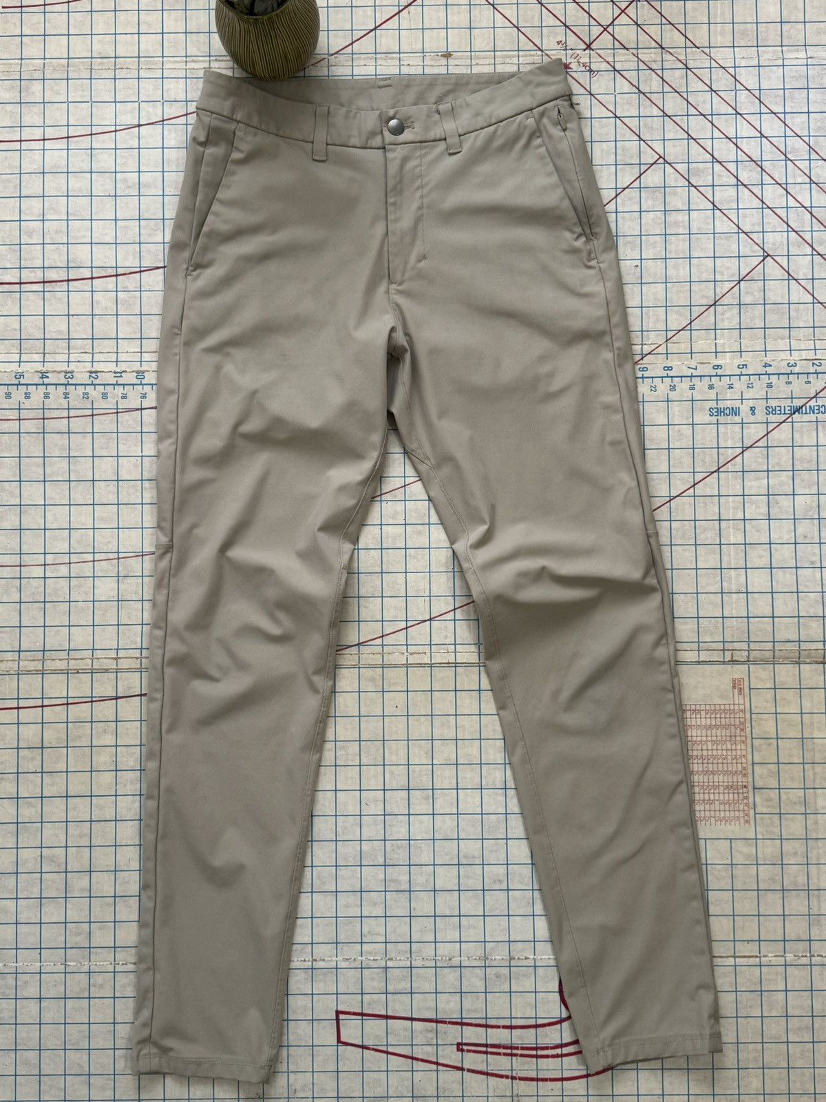 Lululemon Lululemon Commission Casual Pants Size 31 Light Tan Khaki Size US 31 - 2 Thumbnail