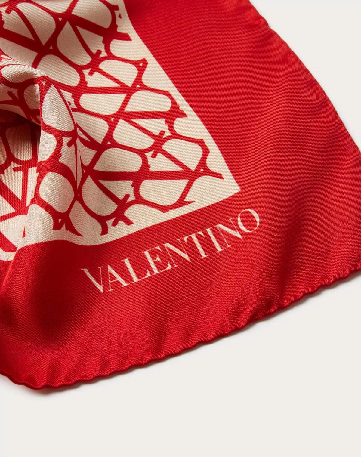 Valentino oc11z0725 Size:OS/Iconographe Silk Scarf 90x90 in Red/White Size ONE SIZE - 3 Thumbnail
