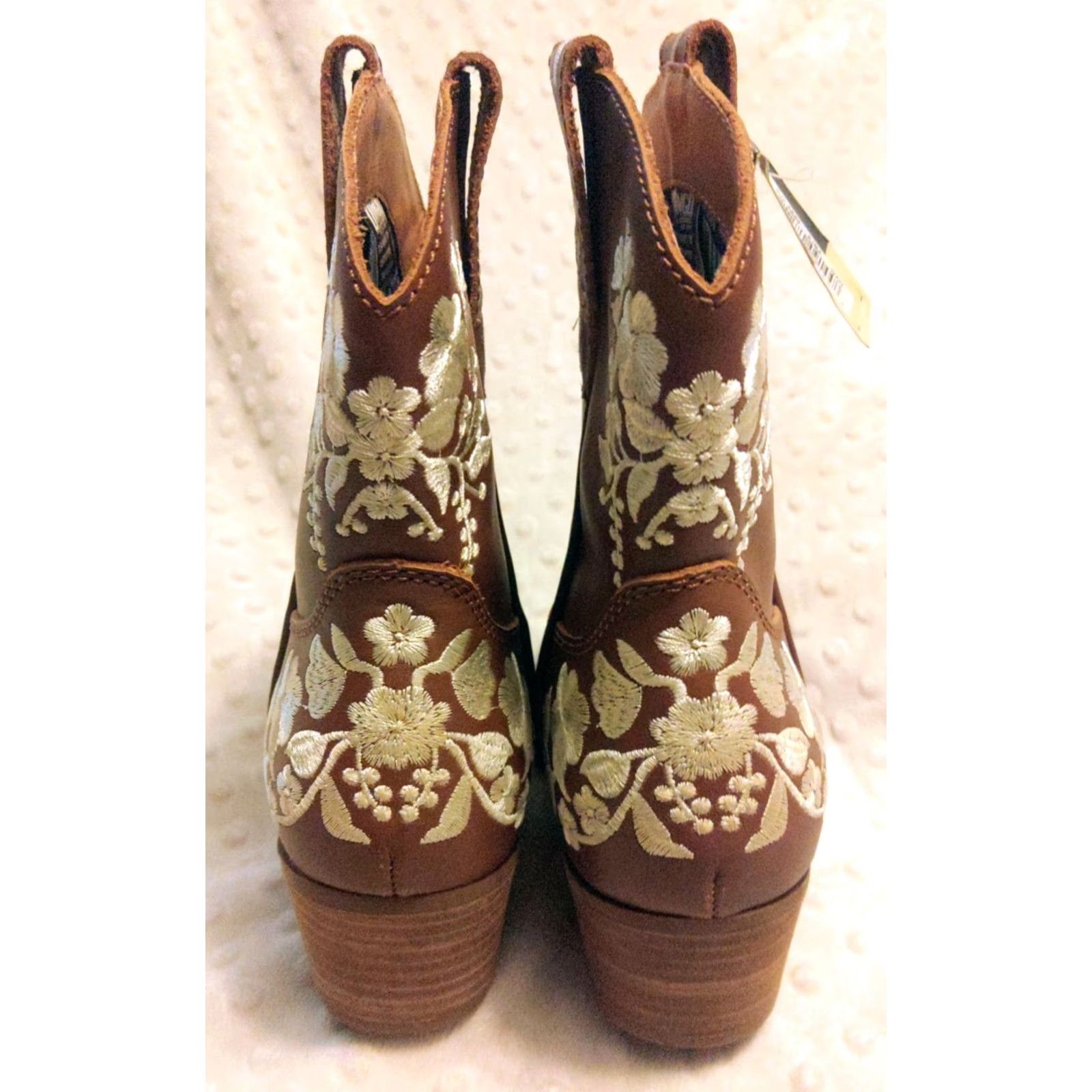 Vintage Dingo Take A Bow Ankle Boots Women Western Floral Embroidered Whiskey Brown Leather 7M Boots Size US 7 / IT 37 - 5 Thumbnail