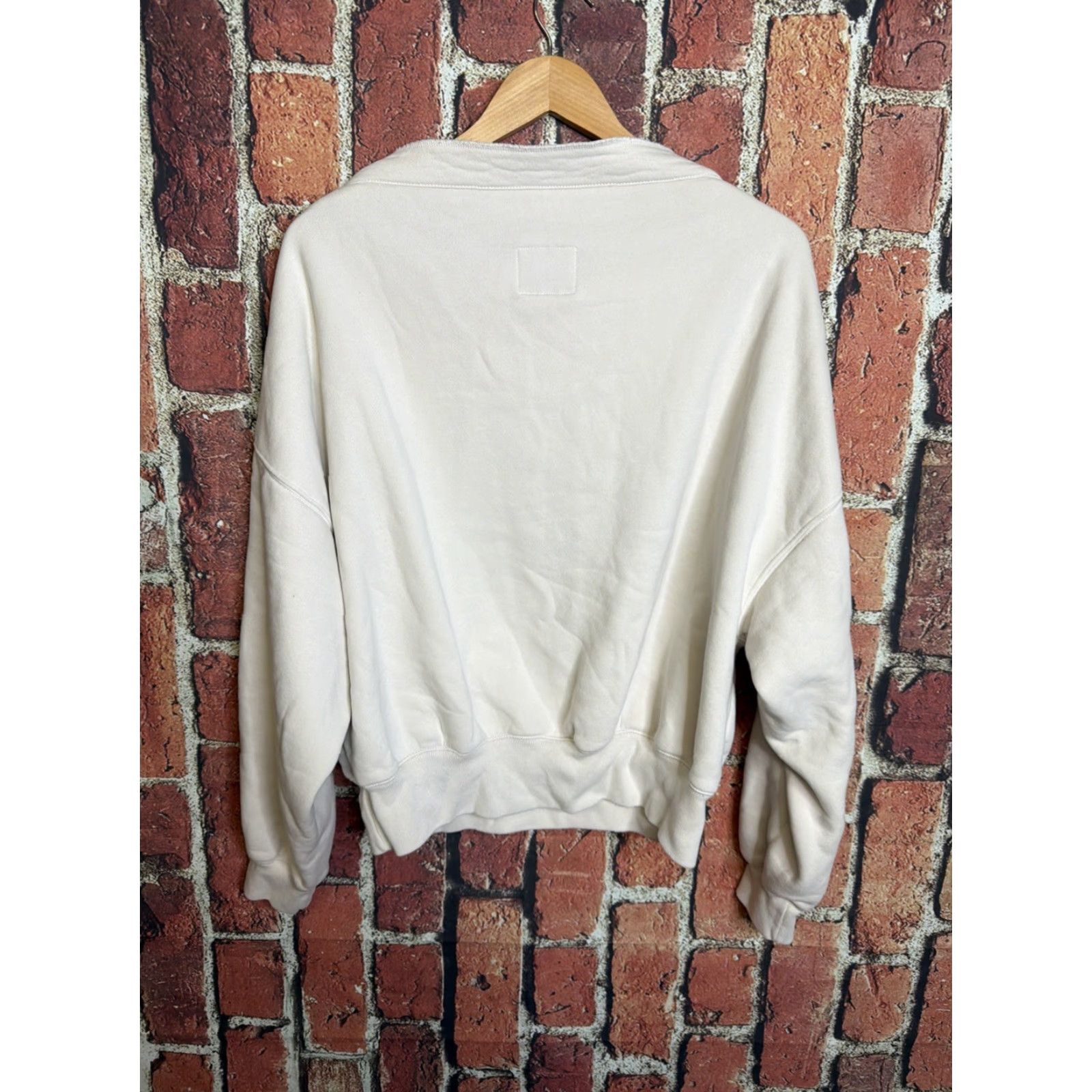 Abercrombie & Fitch Abercrombie & Fitch Soft AF Crewneck Sweatshirt White Large Womens Sweatshirt Pullover Crew Neck Activewear LF? Size L / US 10 / IT 46 - 3 Thumbnail