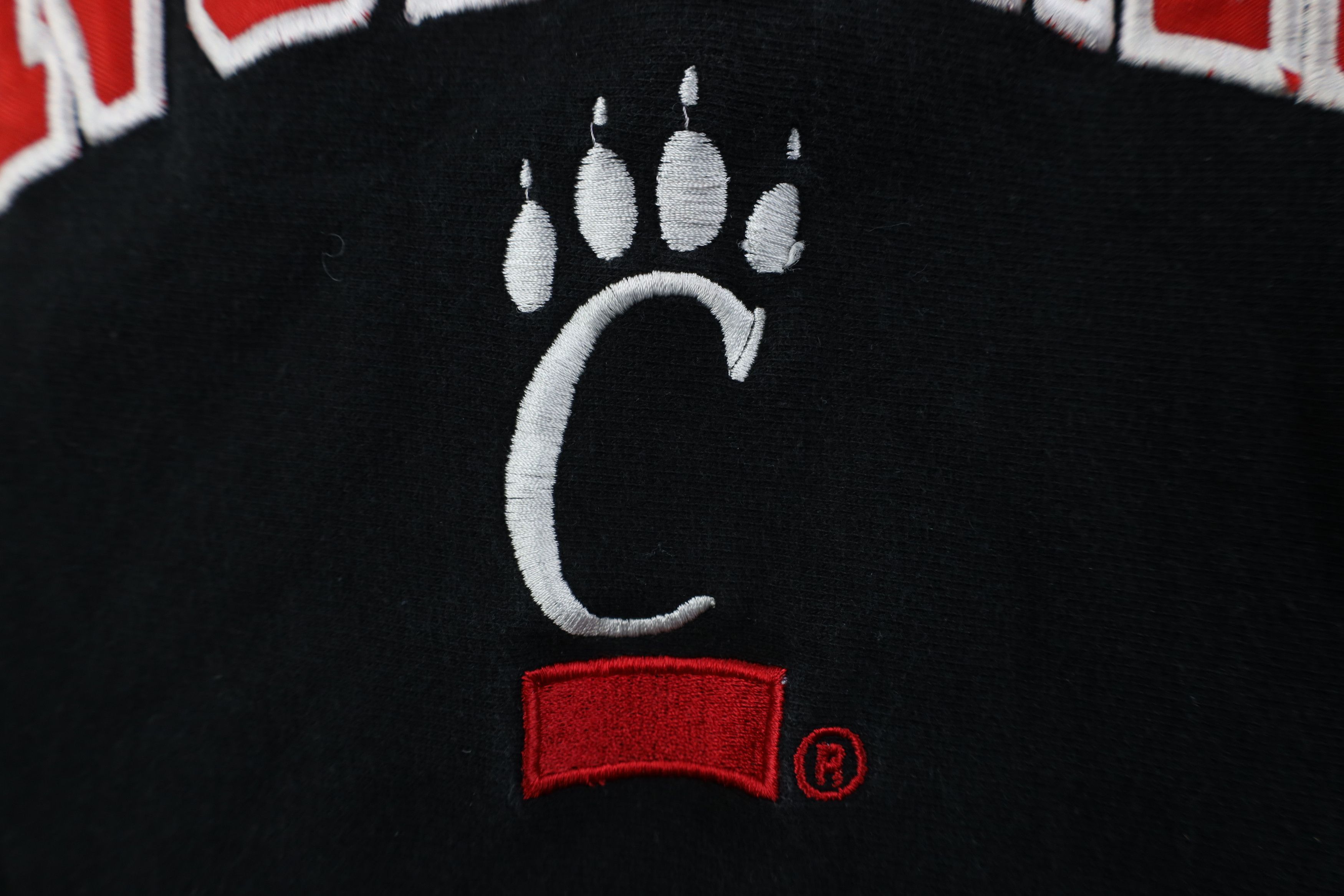 Vintage Vintage 90s University of Cincinnati Crewneck Sweatshirt Size US XL / EU 56 / 4 - 6 Thumbnail