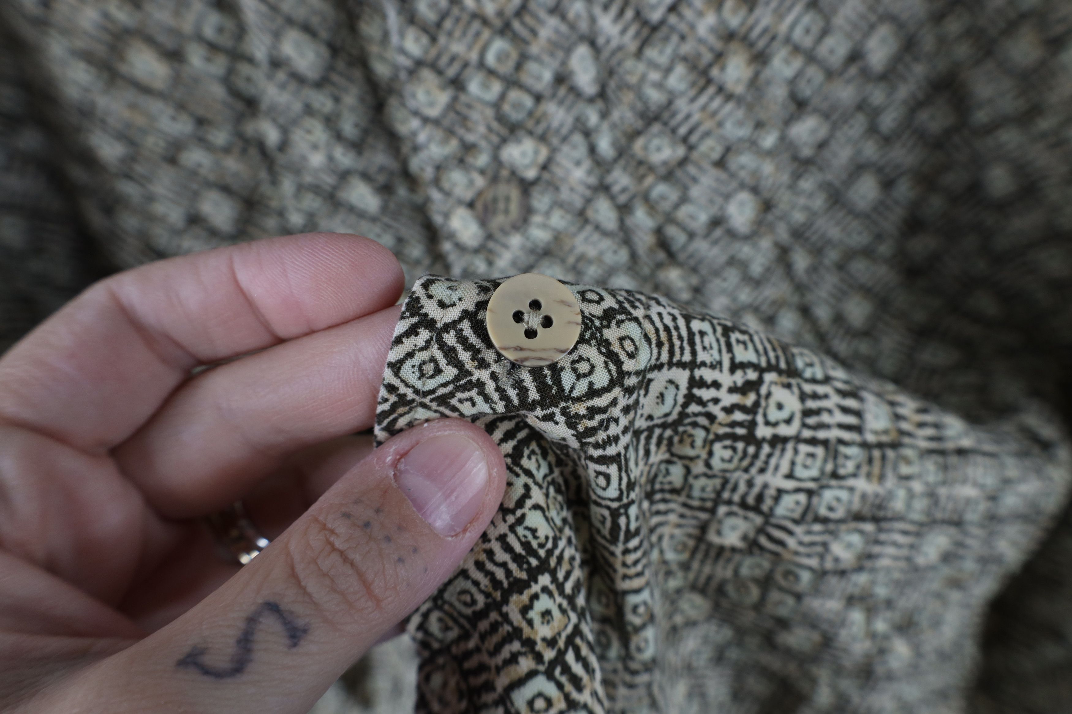Vintage Vintage 90s Streetwear Rayon Geometric Collared Button Shirt Size US XL / EU 56 / 4 - 7 Thumbnail
