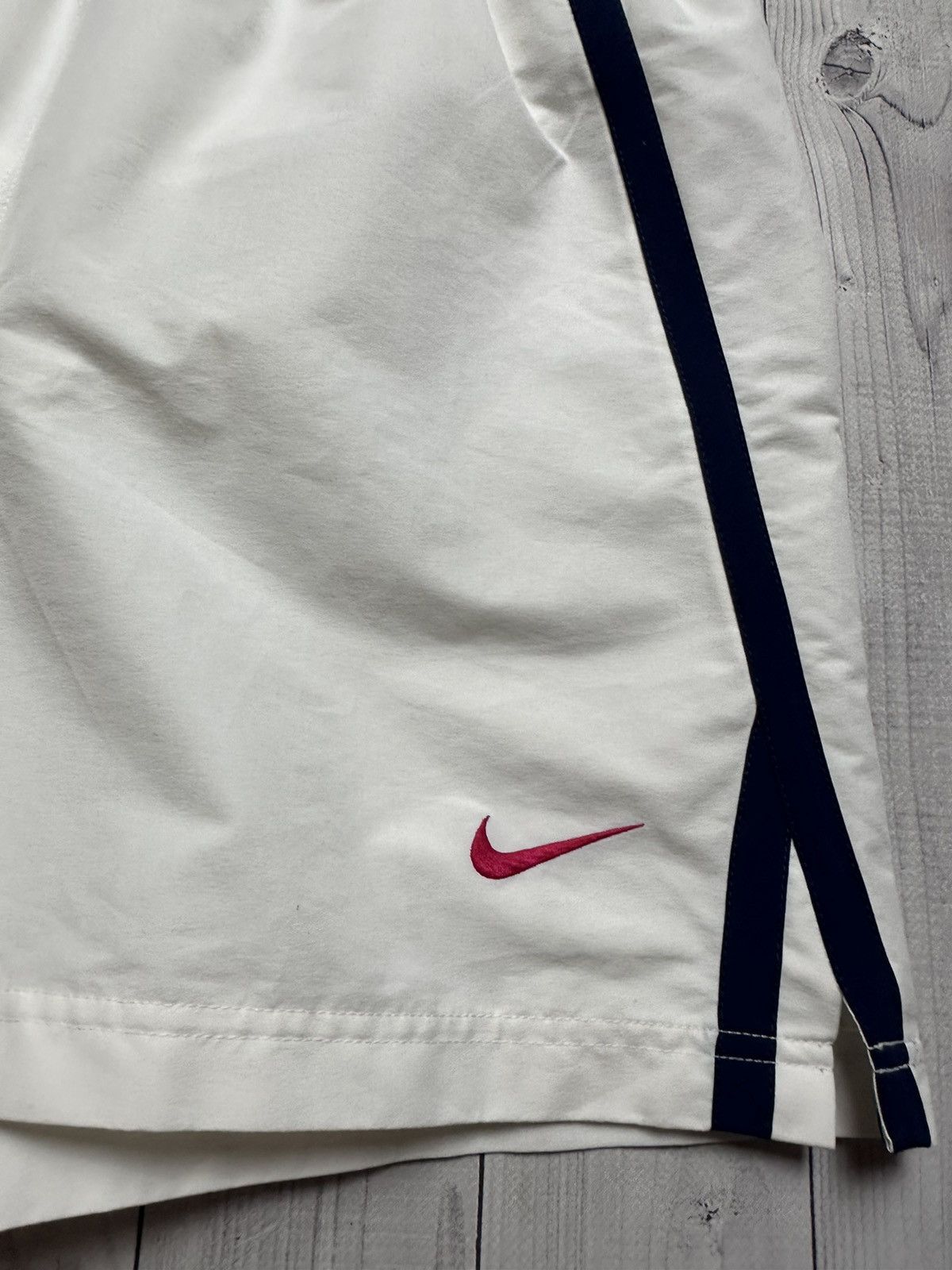 Vintage Vintage Nike Arsenal soccer shorts logo size S Size US 30 / EU 46 - 3 Thumbnail