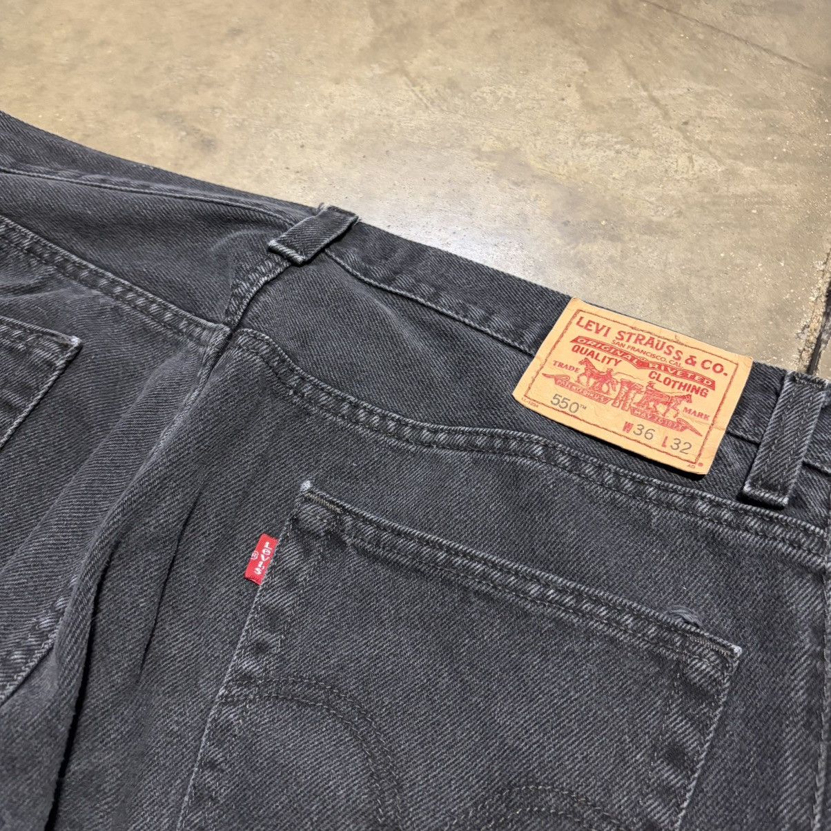 Levi's Vintage Levis 550 Black Denim Jeans Faded Baggy Grunge Punk Size US 36 / EU 52 - 11 Thumbnail