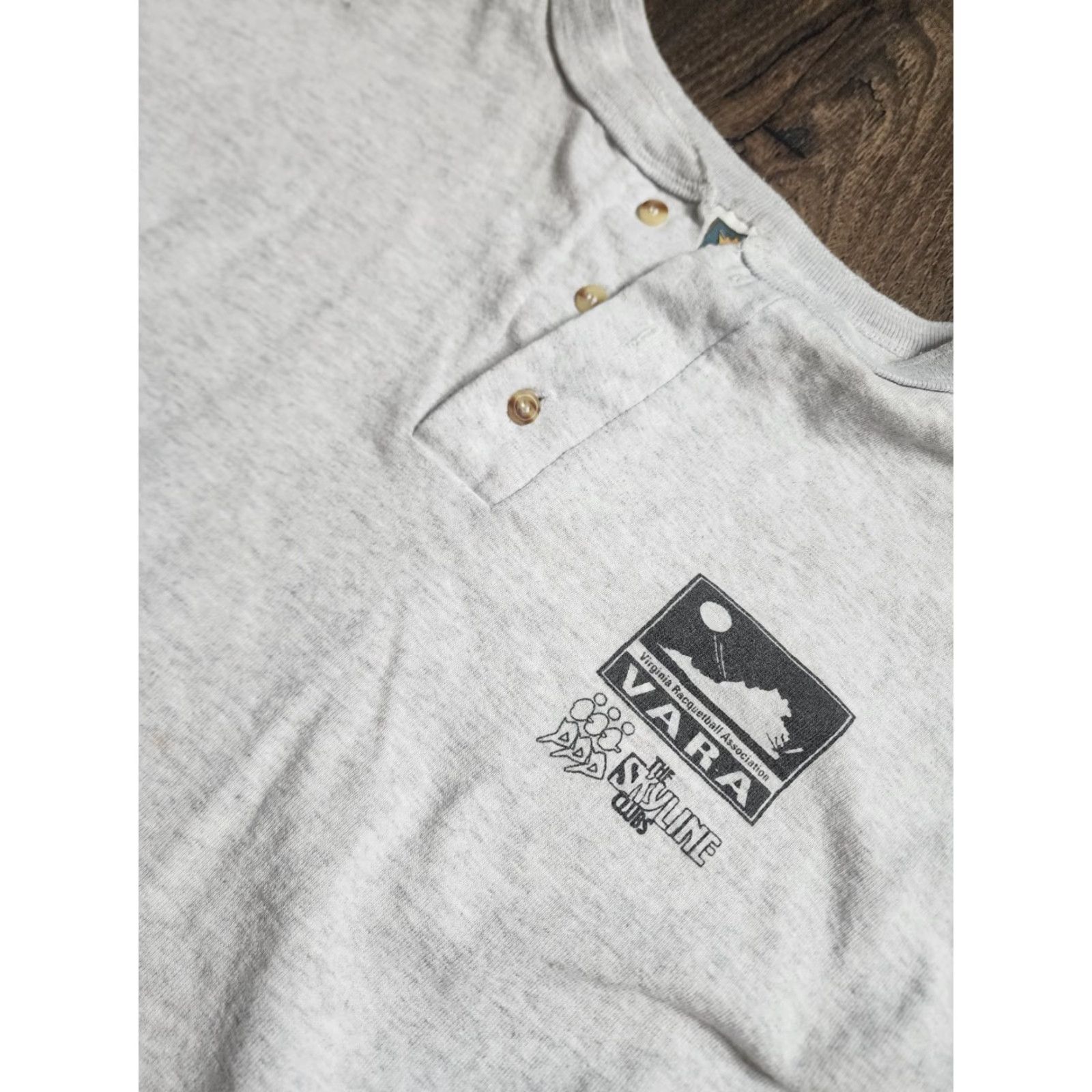 Vintage VINTAGE The Cotton Exchange Shirt Mens L Gray 1990s Henley T-Shirt 90s Tennis Racquetball Preppy Size US L / EU 52-54 / 3 - 4 Thumbnail