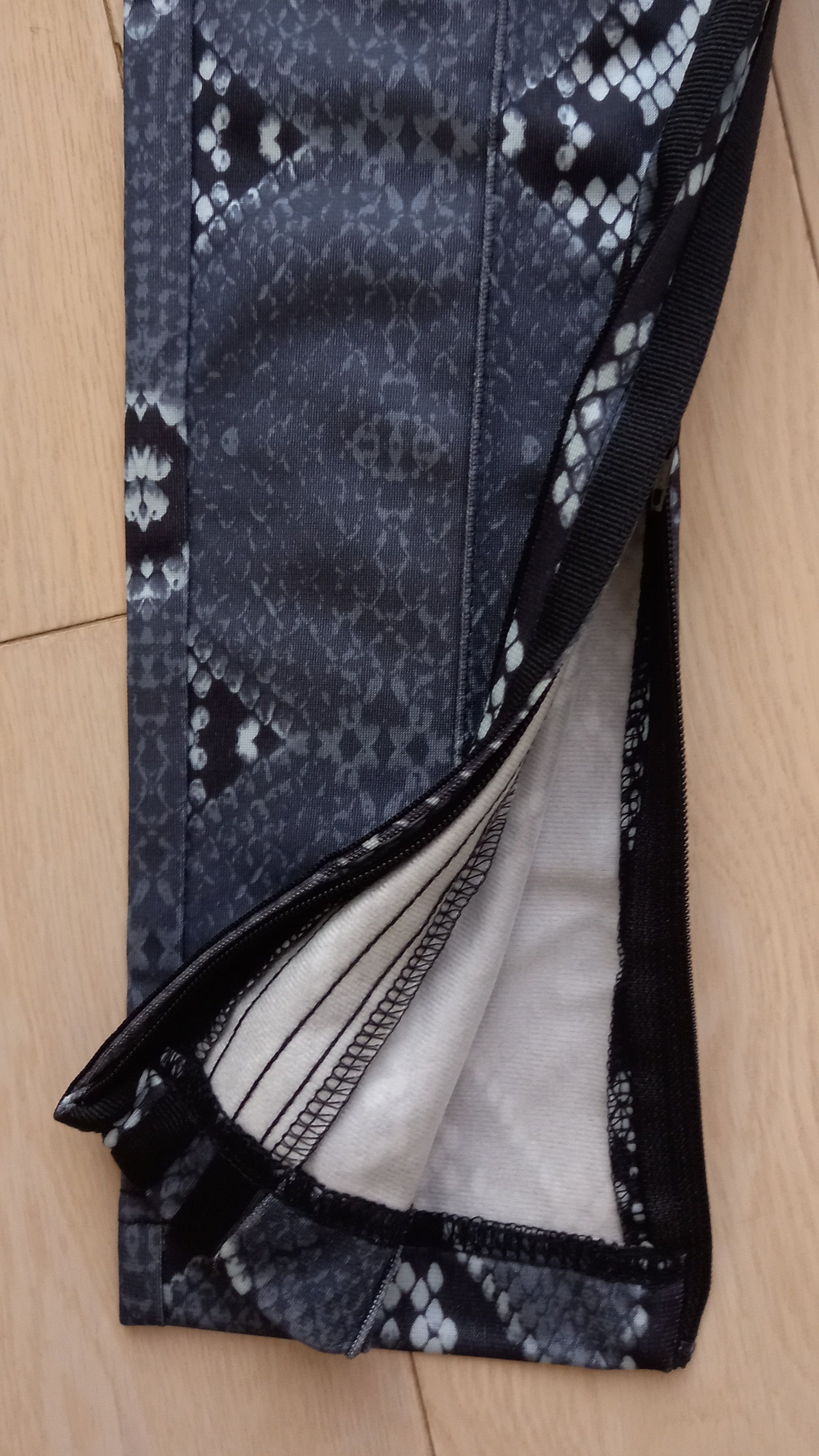 Adidas 2015 Adidas Originals Snakeskin print Supergirl Track Pants Size 27" / US 4 / IT 40 - 9 Thumbnail