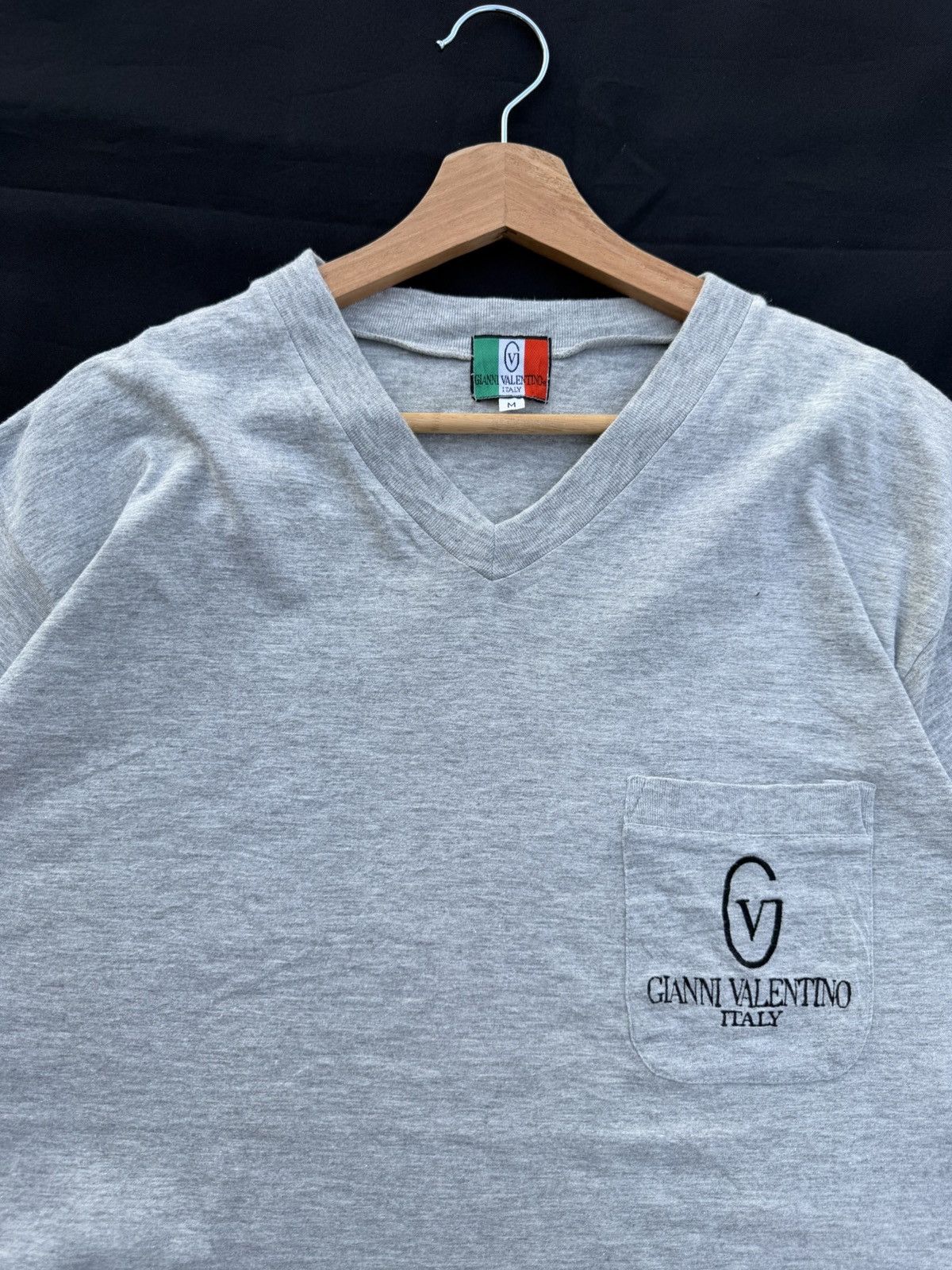 Gianni Valentino Rare Vintage 90s Gianni Valentino Small Logo Pocket Tshirt Size US L / EU 52-54 / 3 - 1 Thumbnail