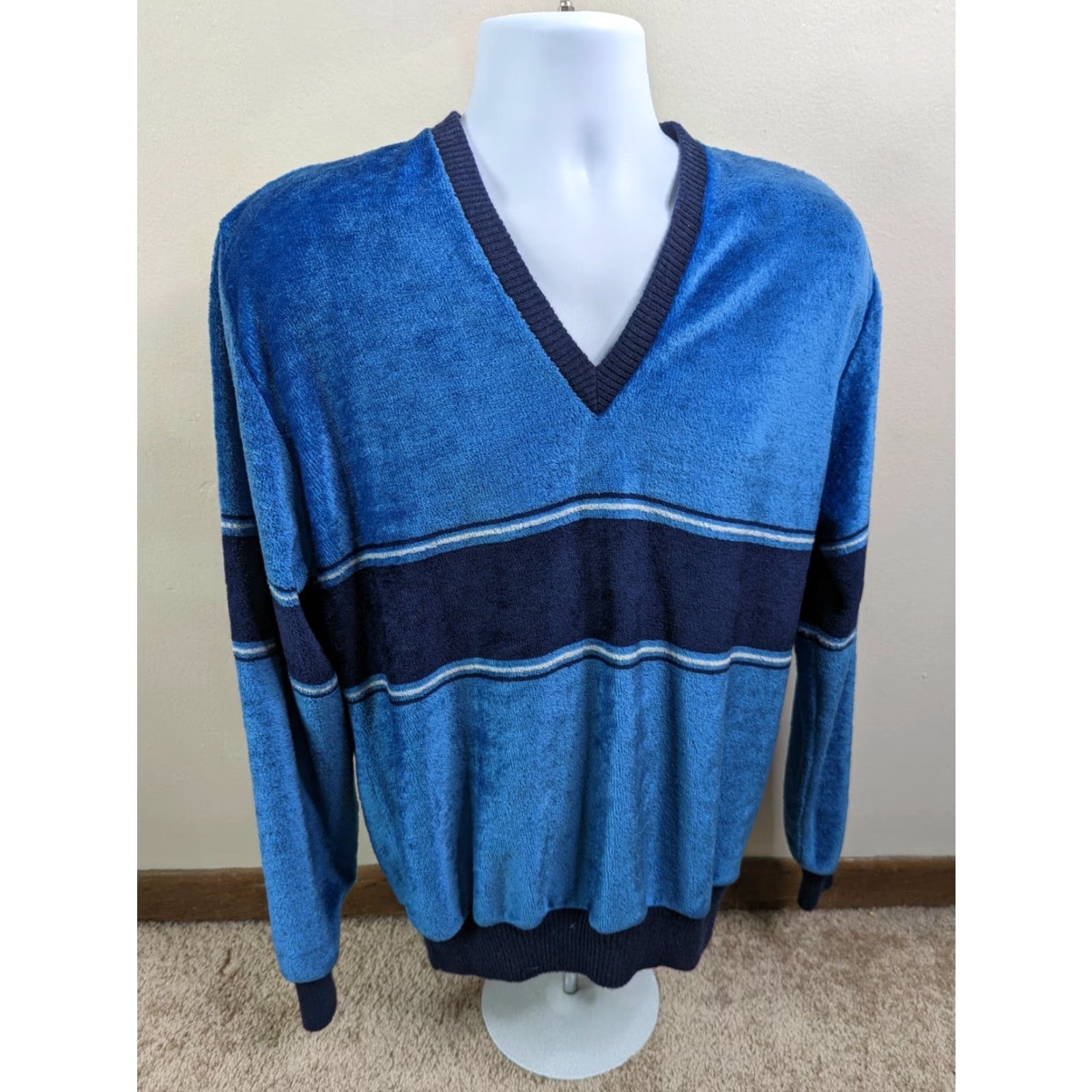 Vintage VINTAGE Montgomery Ward Sweatshirt Blue Striped Terry Cloth V-Neck Sweater Pullover L Mens Size US L / EU 52-54 / 3 - 3 Thumbnail