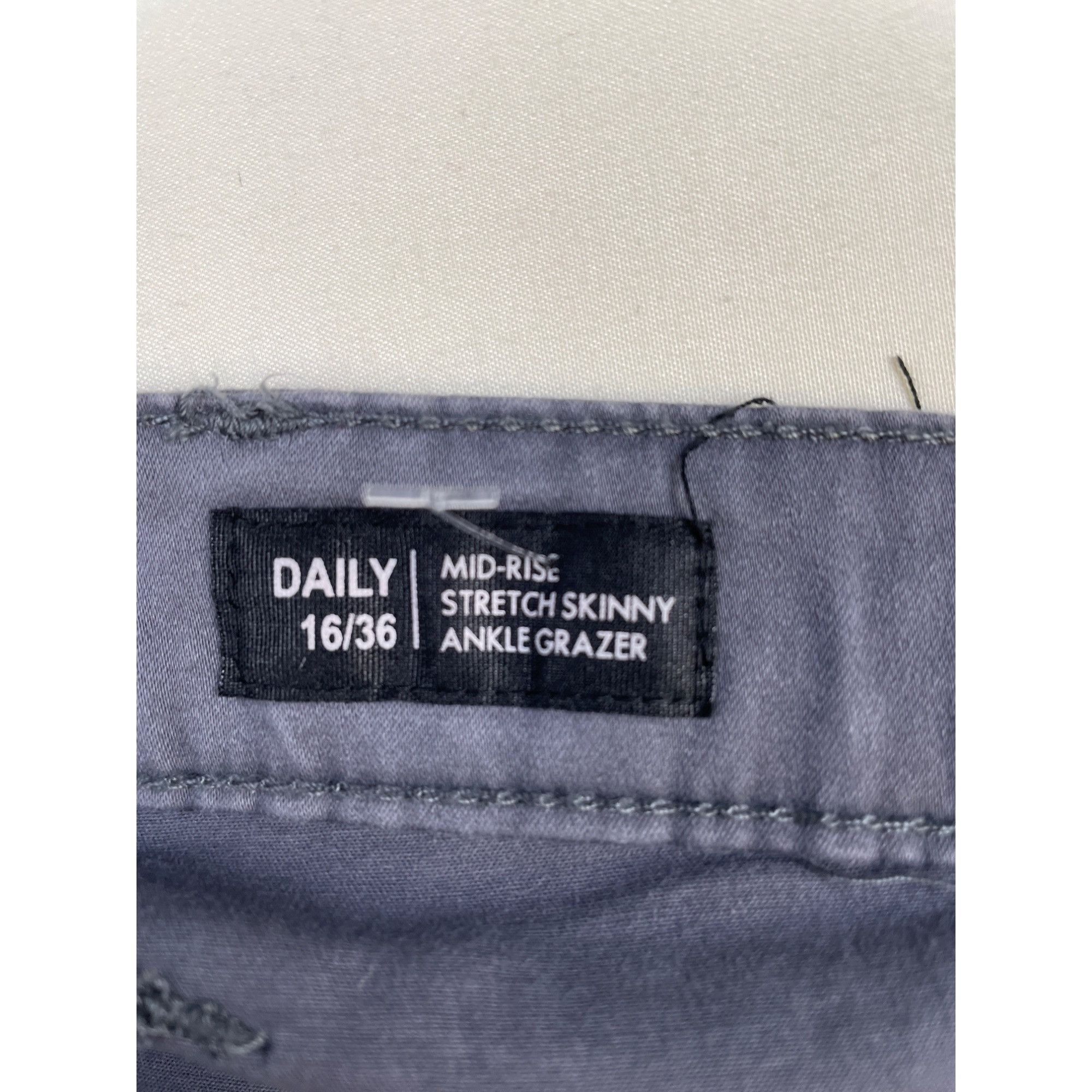 Buffalo David Bitton Buffalo David Bitton Women's Gray Stretch midrise Skinny ank Size 38" / US 16 / IT 52 - 5 Thumbnail