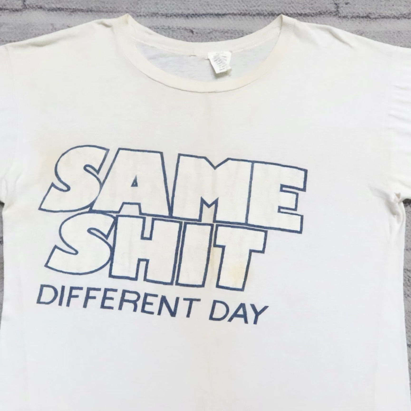 Vintage VINTAGE 90s Same Thing Different Day T-Shirt Shirt Mens L White Size US L / EU 52-54 / 3 - 2 Thumbnail