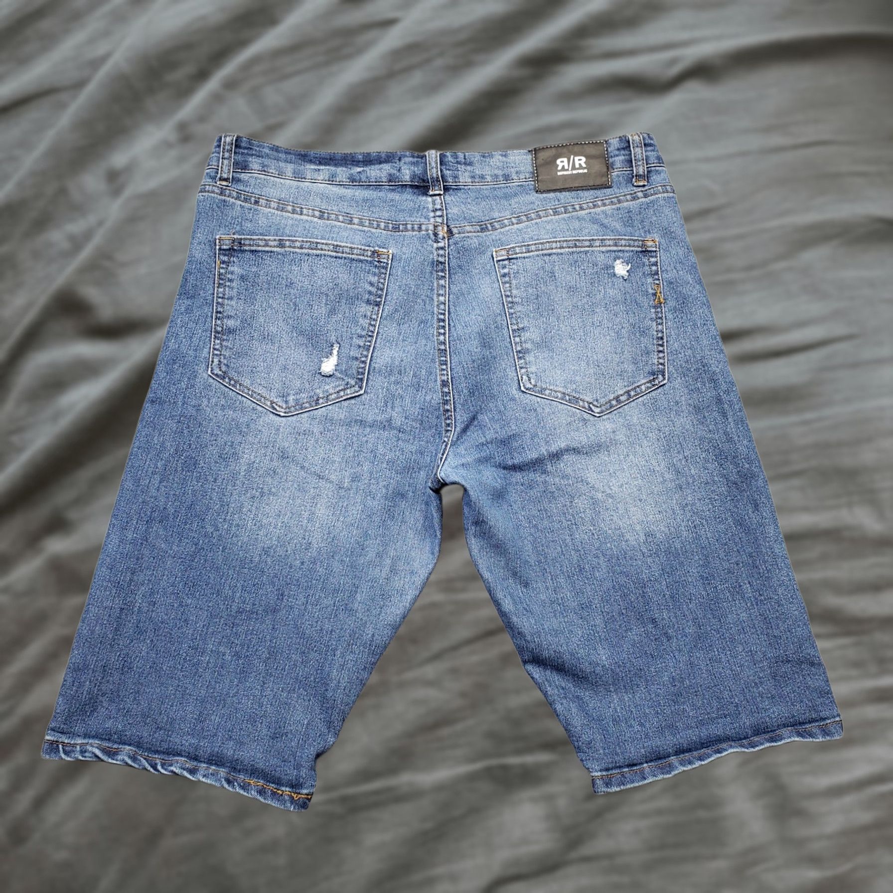 Vintage Refinery Republic Bermuda Shorts Mens Size 36 Navy Denim Distressed 5-Pocket Design Size US 36 / EU 52 - 1 Thumbnail