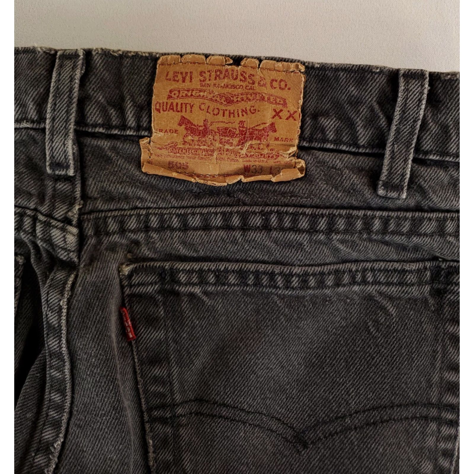 Levi's VINTAGE Levi's 505 Black Jeans Mens 32 Regular Inseam 29 Straight 80s 90s 33x30 (32x29 Actual) Size US 32 / EU 48 - 4 Thumbnail