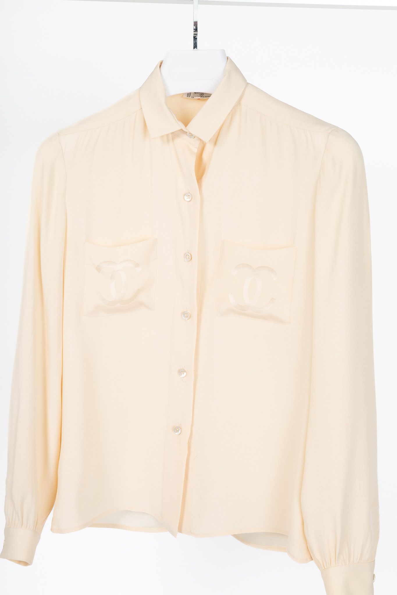 Chanel Chanel 70's-Vintage Cream Silk CC-Pocket Buttoned Blouse Size M / US 6-8 / IT 42-44 - 3 Thumbnail