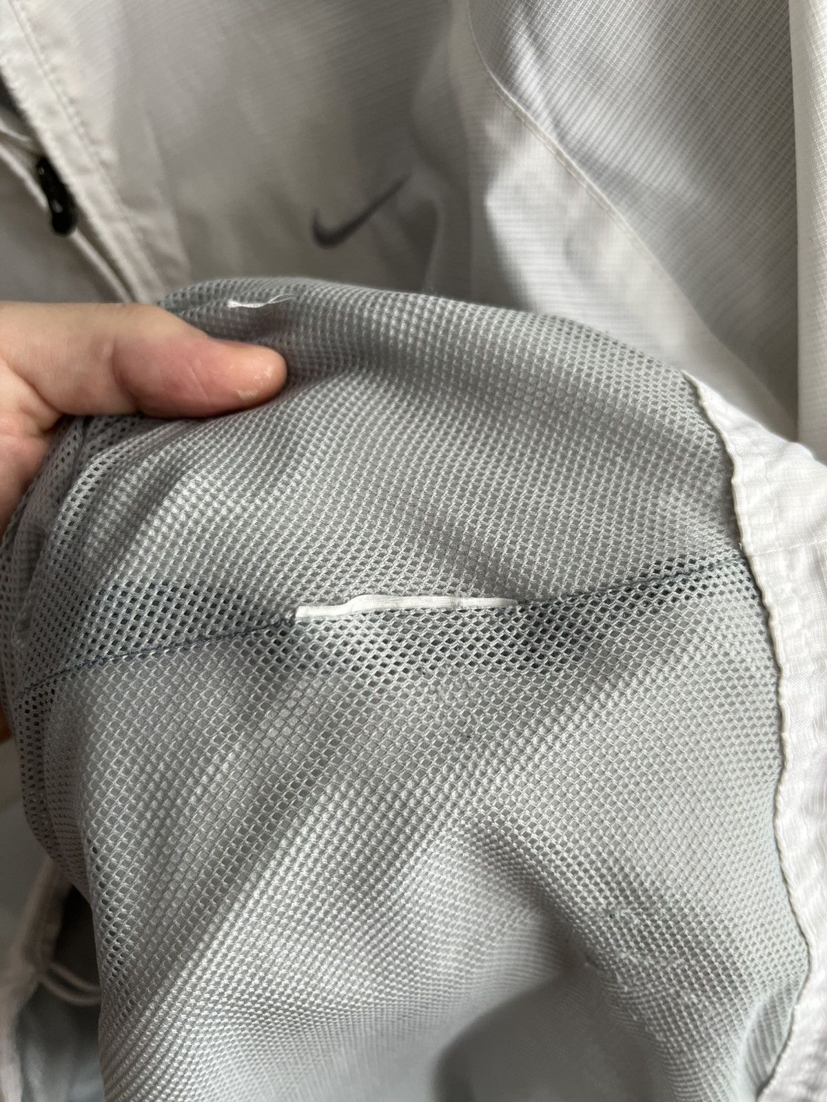 Nike Vintage Nike 2000s Nylon Light Jacket 1/2 Zip White Y2K Size US L / EU 52-54 / 3 - 7 Thumbnail