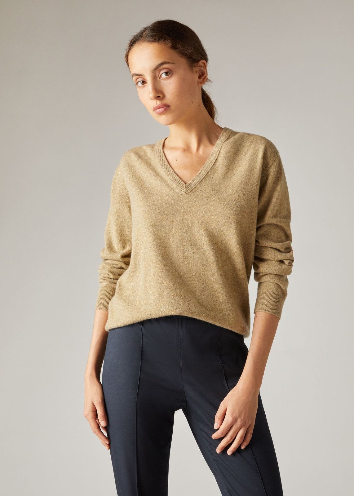 Loro Piana o1srvl11e1224 Arona V Neck Sweater in Light Brown Size XS / US 0-2 / IT 36-38 - 3 Thumbnail