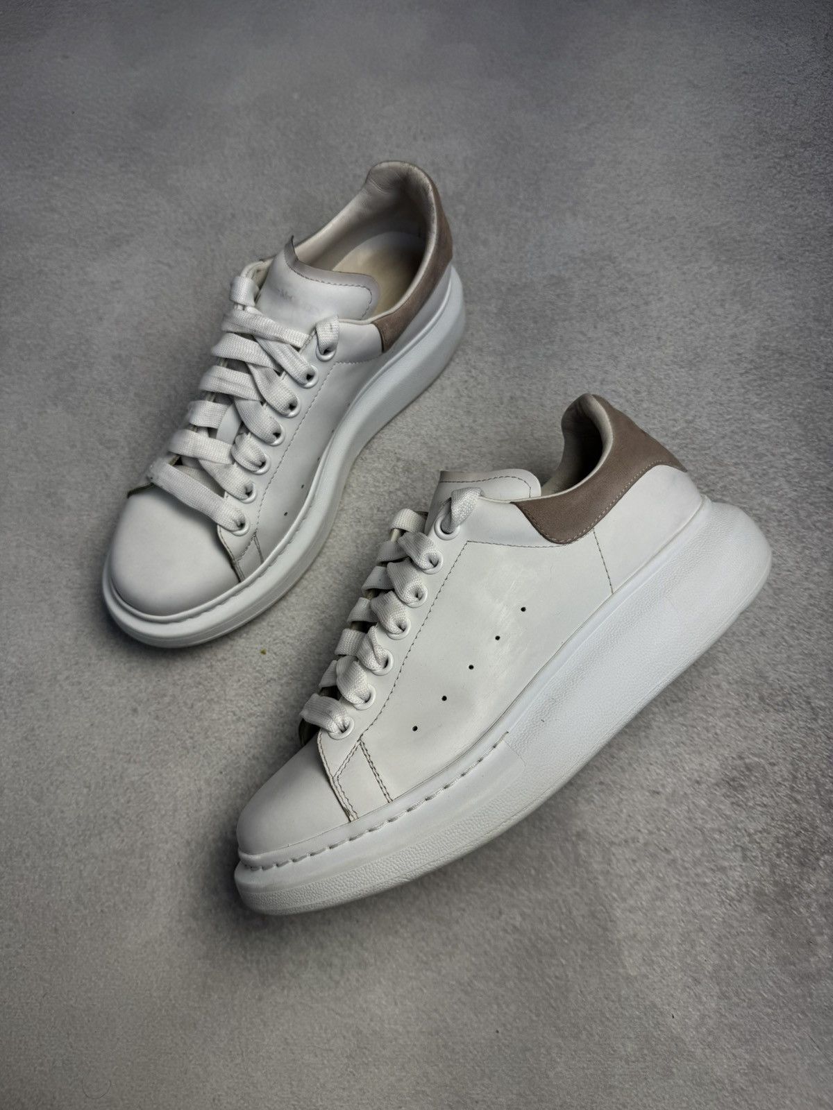 Alexander McQueen Alexander McQueen Oversized Leather Sneakers White size41 Size US 8 / EU 41 - 1 Thumbnail