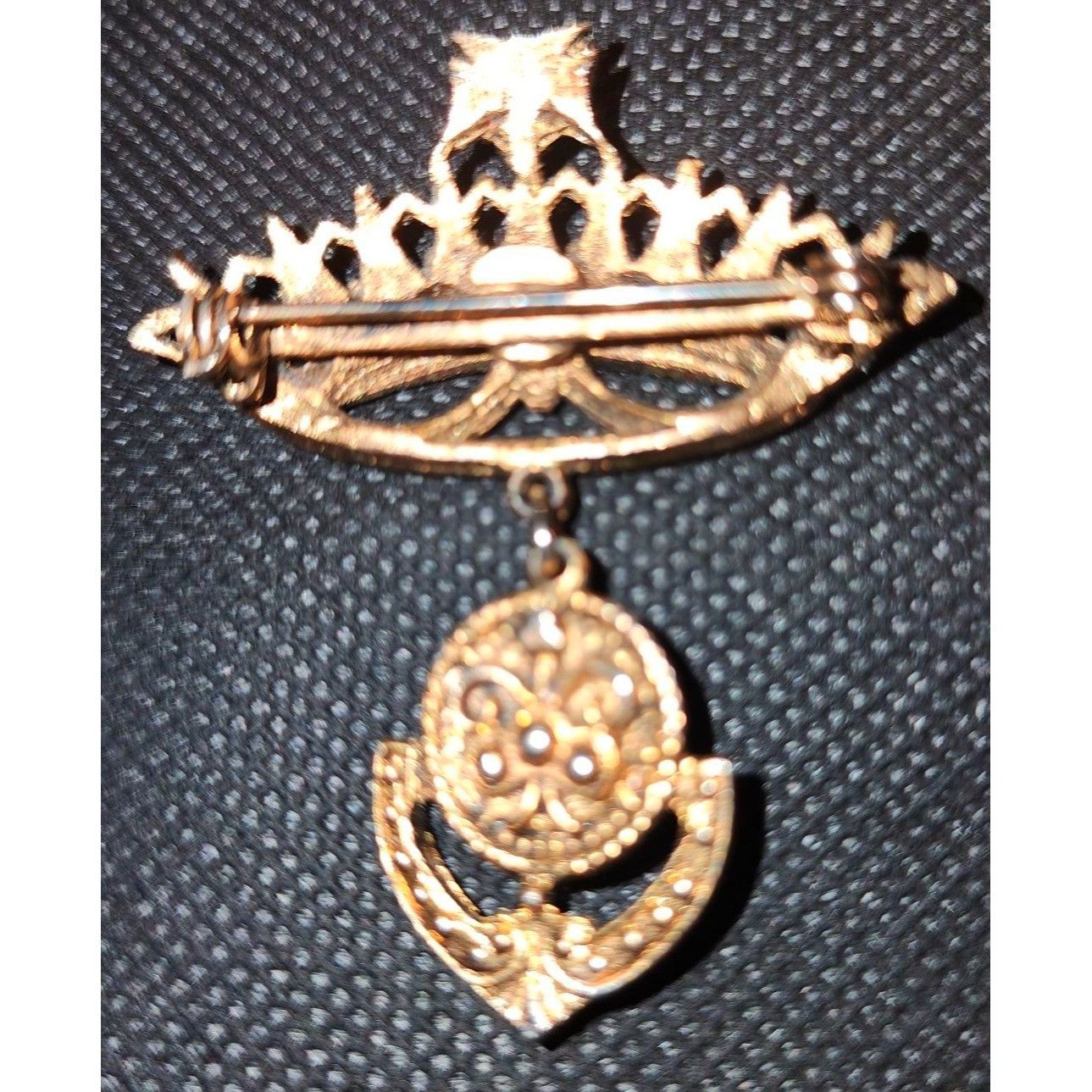 Vintage Vintage Gold Crown Brooch With Black Rhinestones Size ONE SIZE - 6 Thumbnail