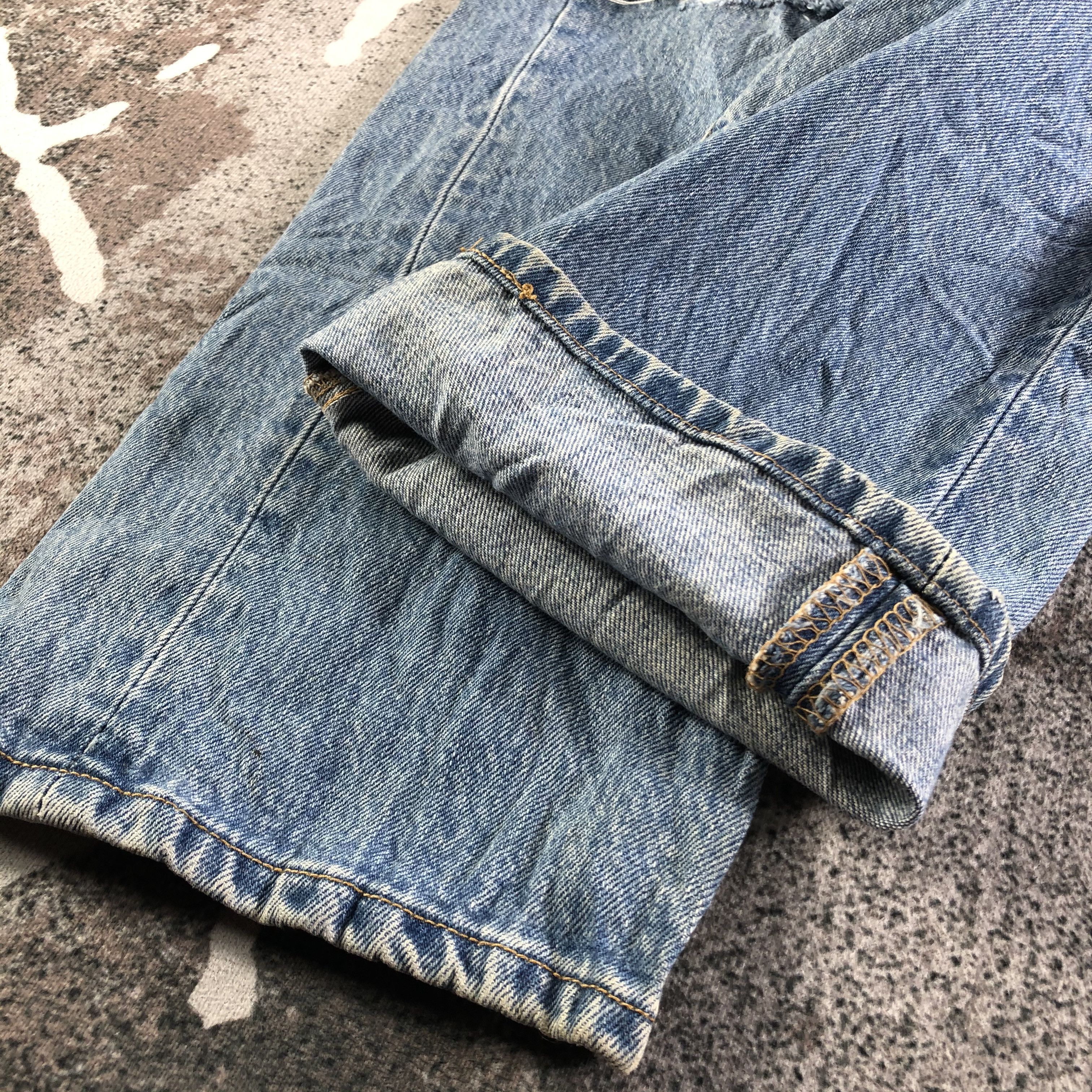 Levi's Vintage Levis 501 Jeans Medium Wash Denim KJ3120 Size US 32 / EU 48 - 6 Thumbnail