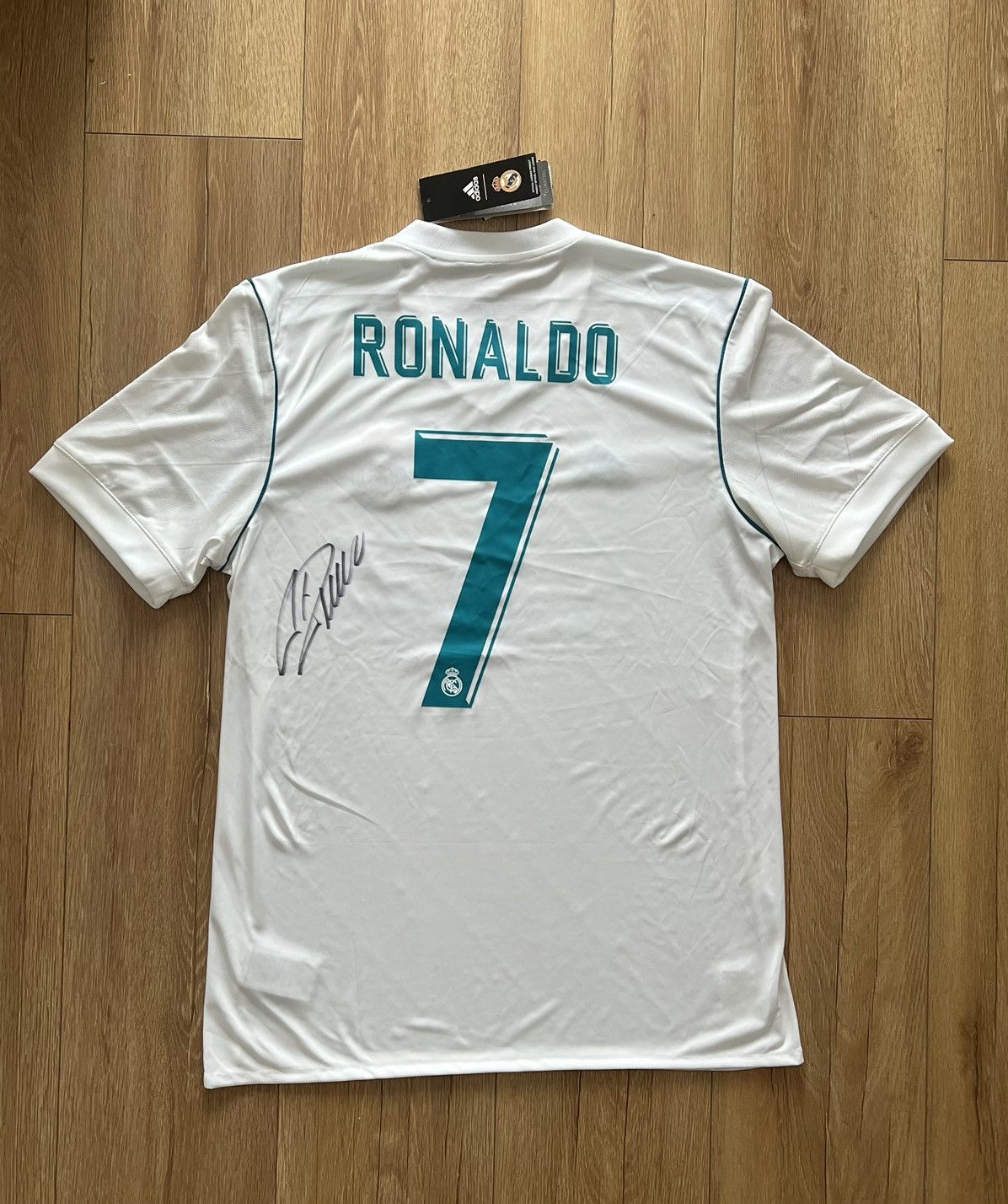 Adidas Real Madrid 2017/18 Ronaldo #7 Signature New with Tags Size US M / EU 48-50 / 2 - 1 Thumbnail