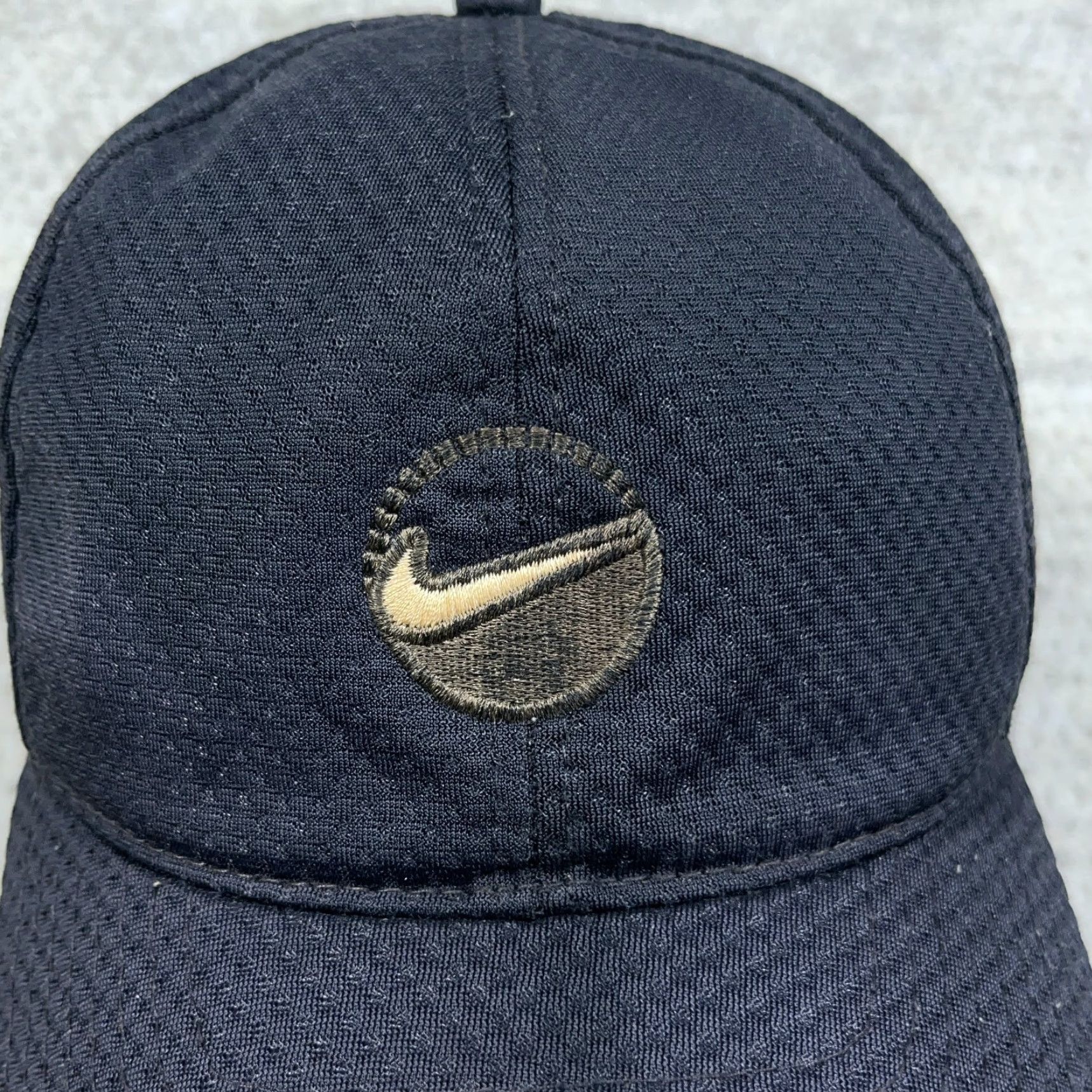 Nike VINTAGE Nike Hat Cap Strap Back Black Center Swoosh Basketball Dad Damaged Size ONE SIZE - 2 Thumbnail