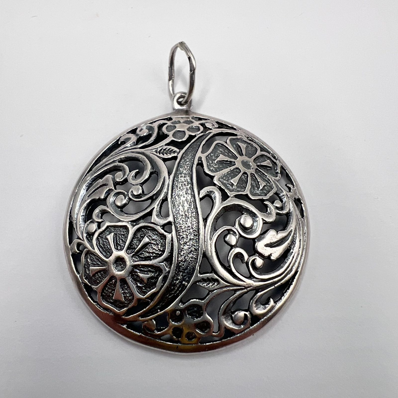 Sterling Silver Vintage 925 Sterling Silver Round Filigree Pendant Floral Size ONE SIZE - 2 Thumbnail