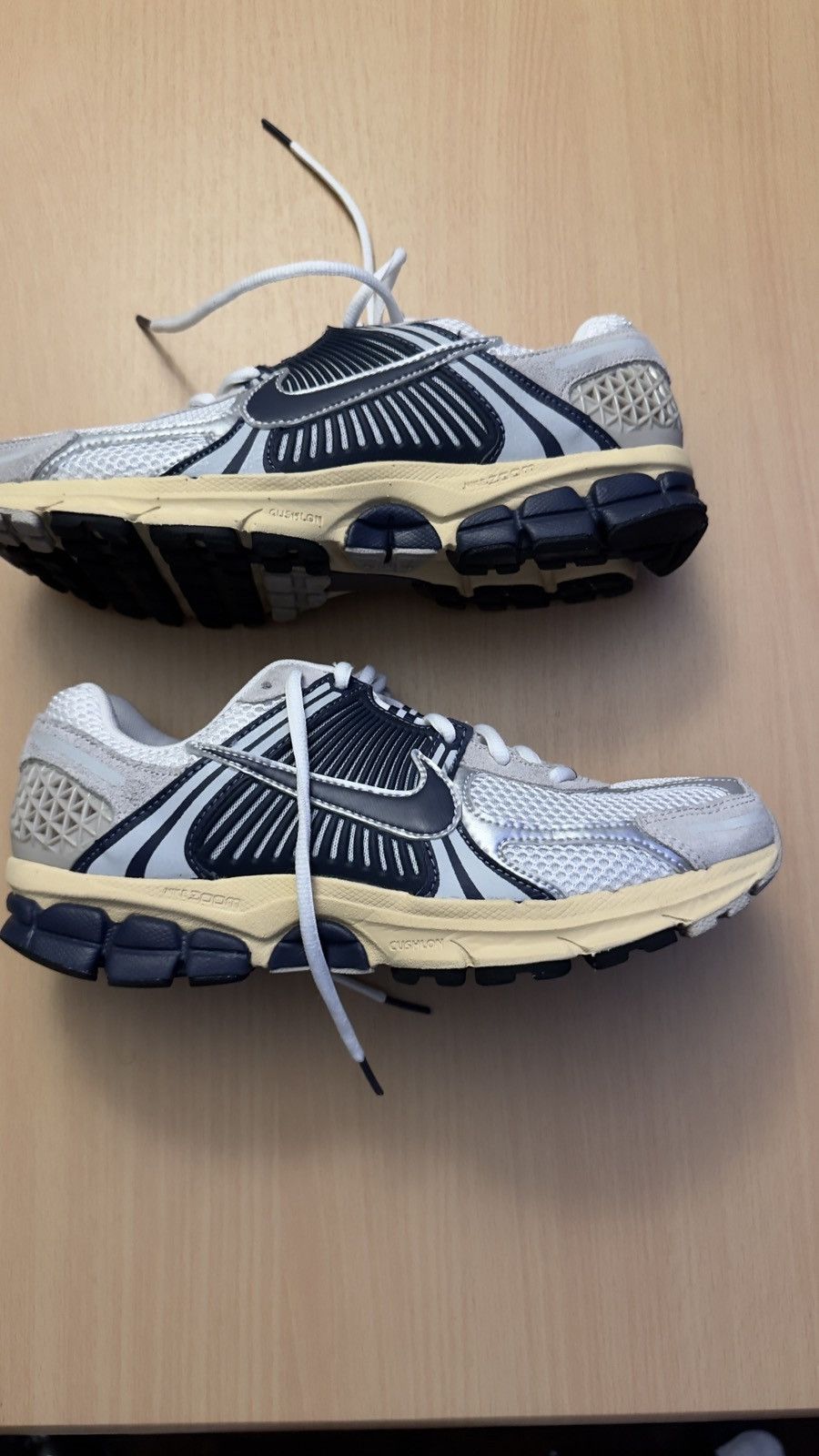 Nike Nike Zoom Vomero 5 Size US 8.5 / EU 41-42 - 2 Thumbnail