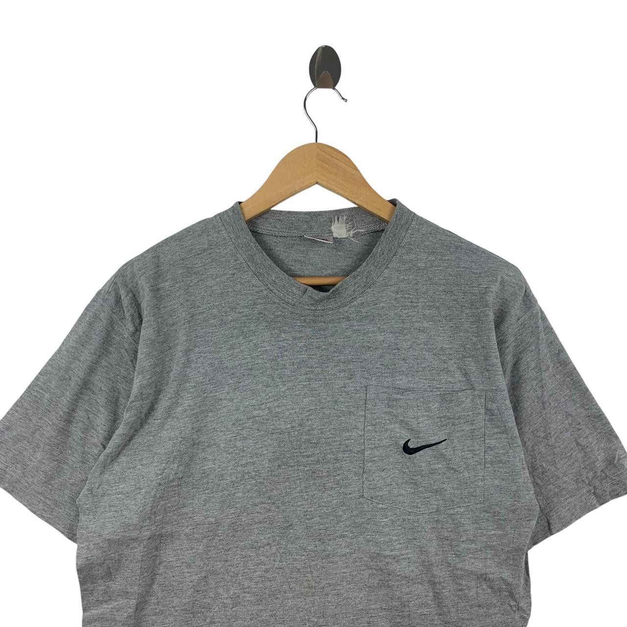 Nike Vintage 90’ NIKE EMBROIDERED SWOOSH Pocket Tee Shirt Top Size US M / EU 48-50 / 2 - 2 Thumbnail