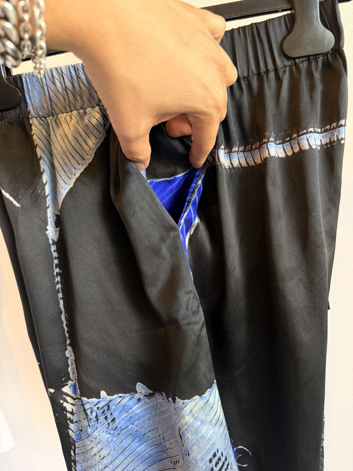Other DELOS Printed Silk Short Black And Blue Abstract Size S Size 28" / US 6 / IT 42 - 7 Thumbnail