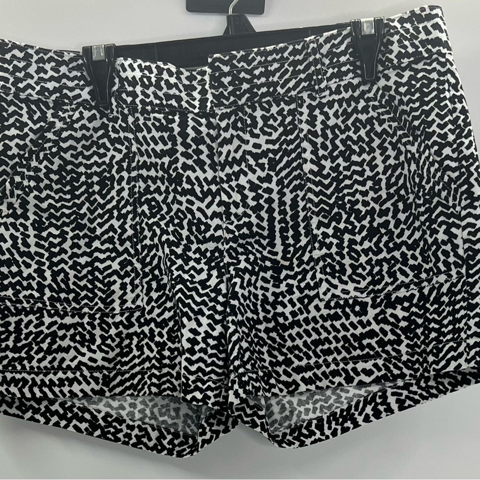 Banana Republic Banana Republic Women’s Black & White Chino Utility Shorts Size 36" / US 14 / IT 50 - 3 Thumbnail