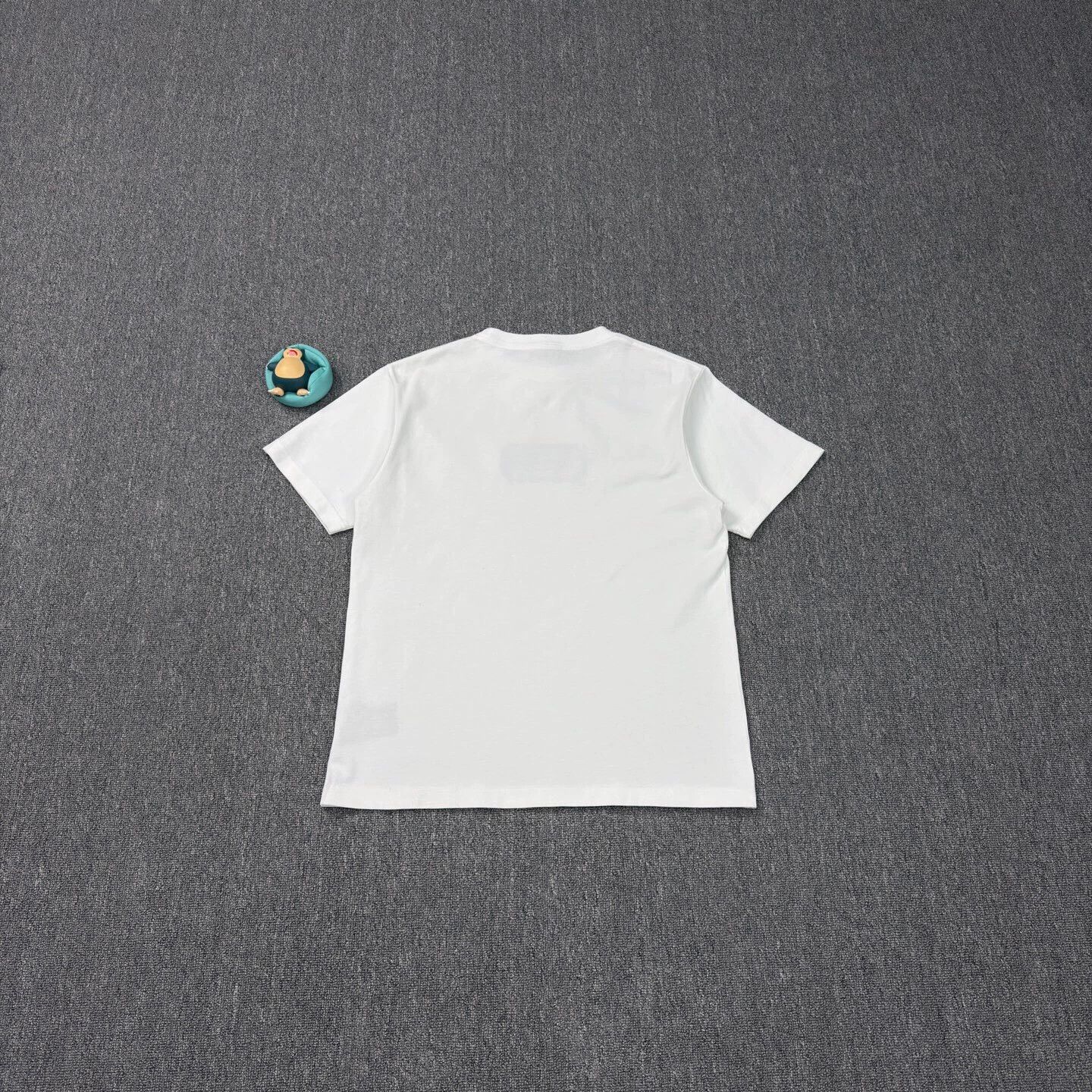 Dior Dior Embossed Logo White S Near New Tee Size S / US 4 / IT 40 - 2 Thumbnail