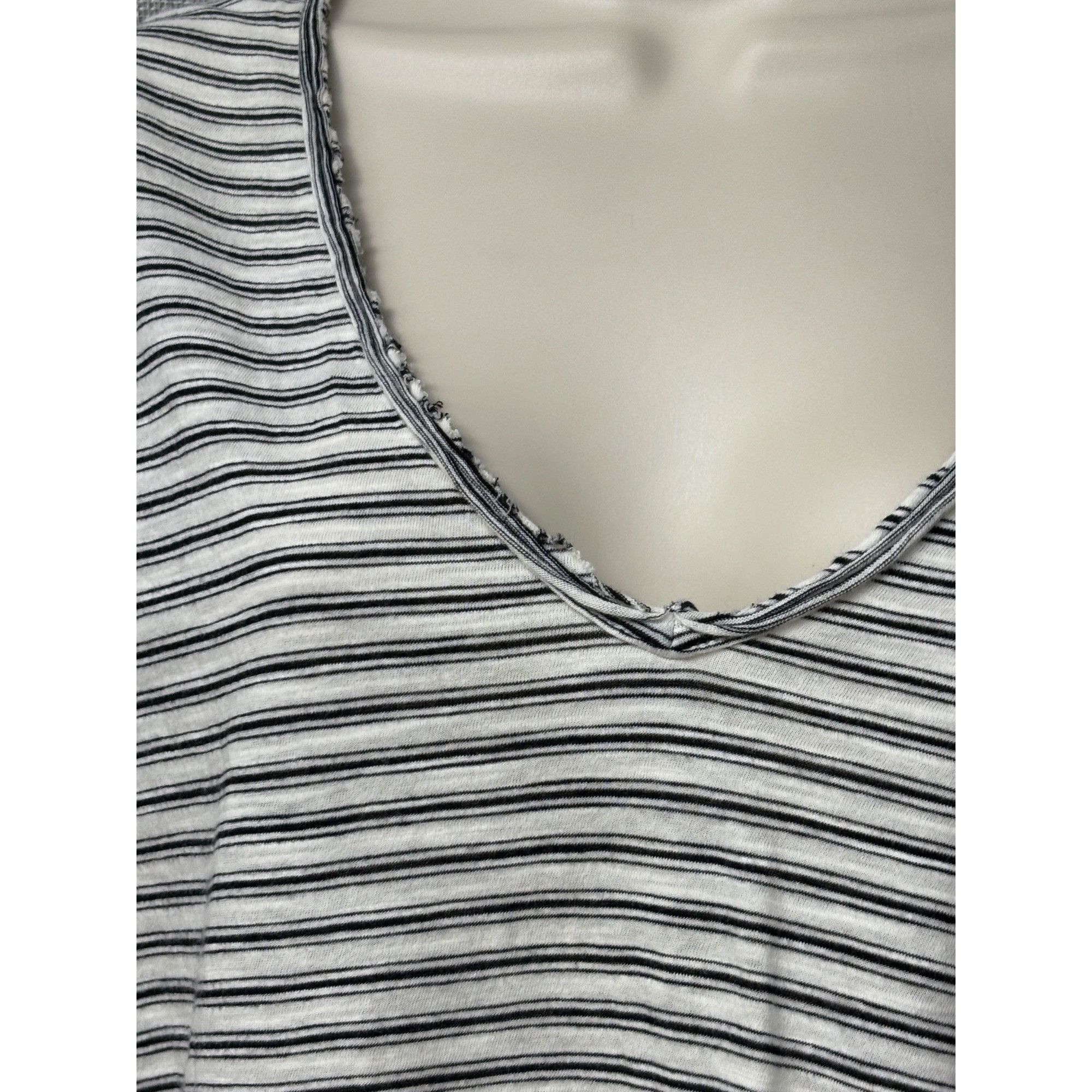 Other AllSaints Women's Striped Short Sleeve V-Neck T-Shirt, Blac Size S / US 4 / IT 40 - 3 Thumbnail