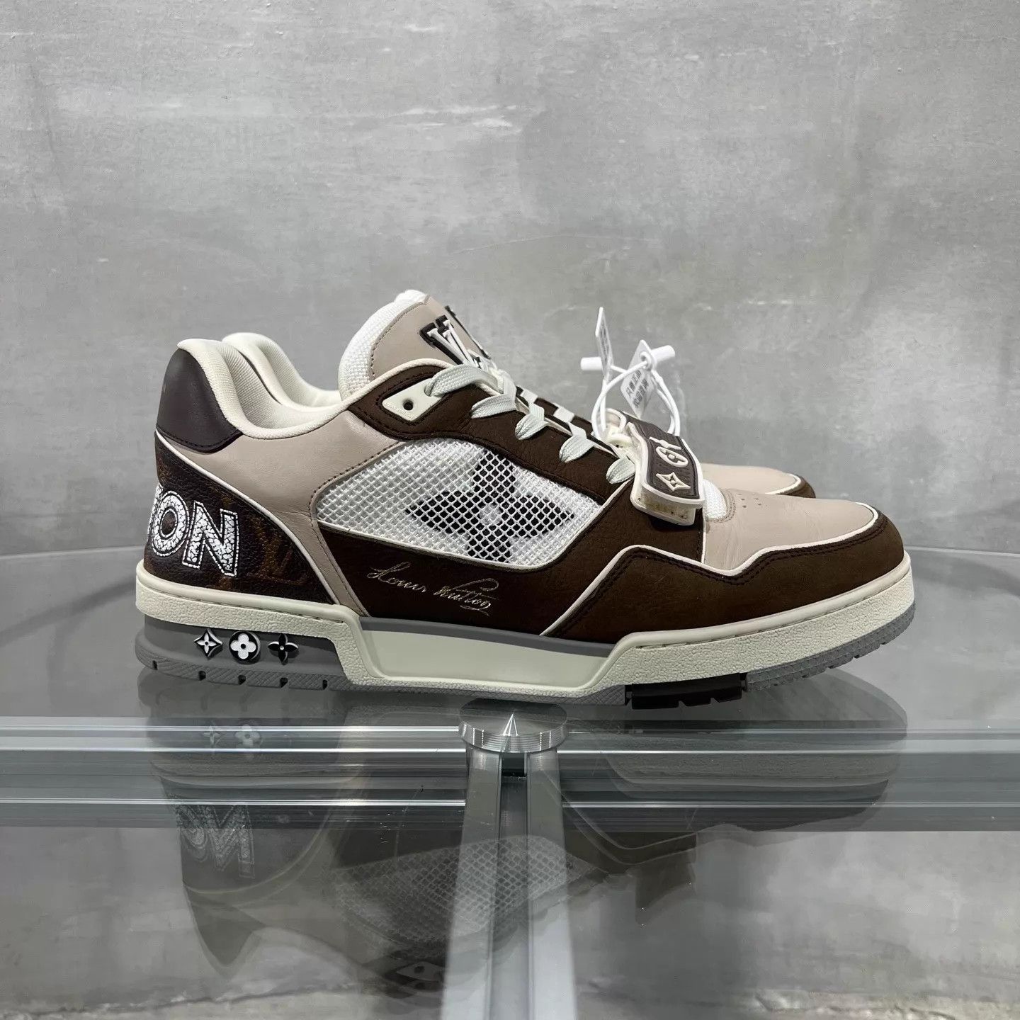 Louis Vuitton Louis Vuitton Trainer Khaki Velcro UK9.5 43.5 Size US 10.5 / EU 43-44 - 4 Thumbnail