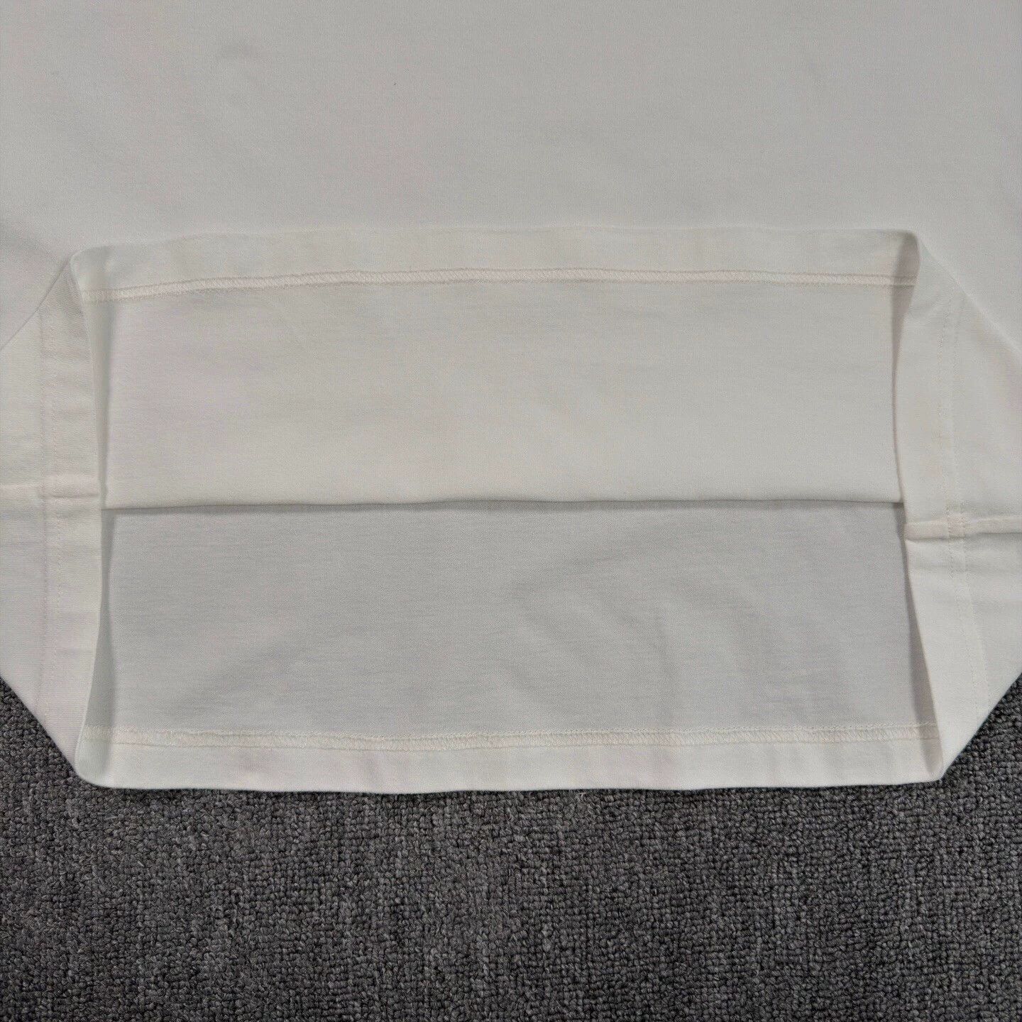 Louis Vuitton Louis Vuitton embossed monogram white SS L near new Size US L / EU 52-54 / 3 - 7 Thumbnail