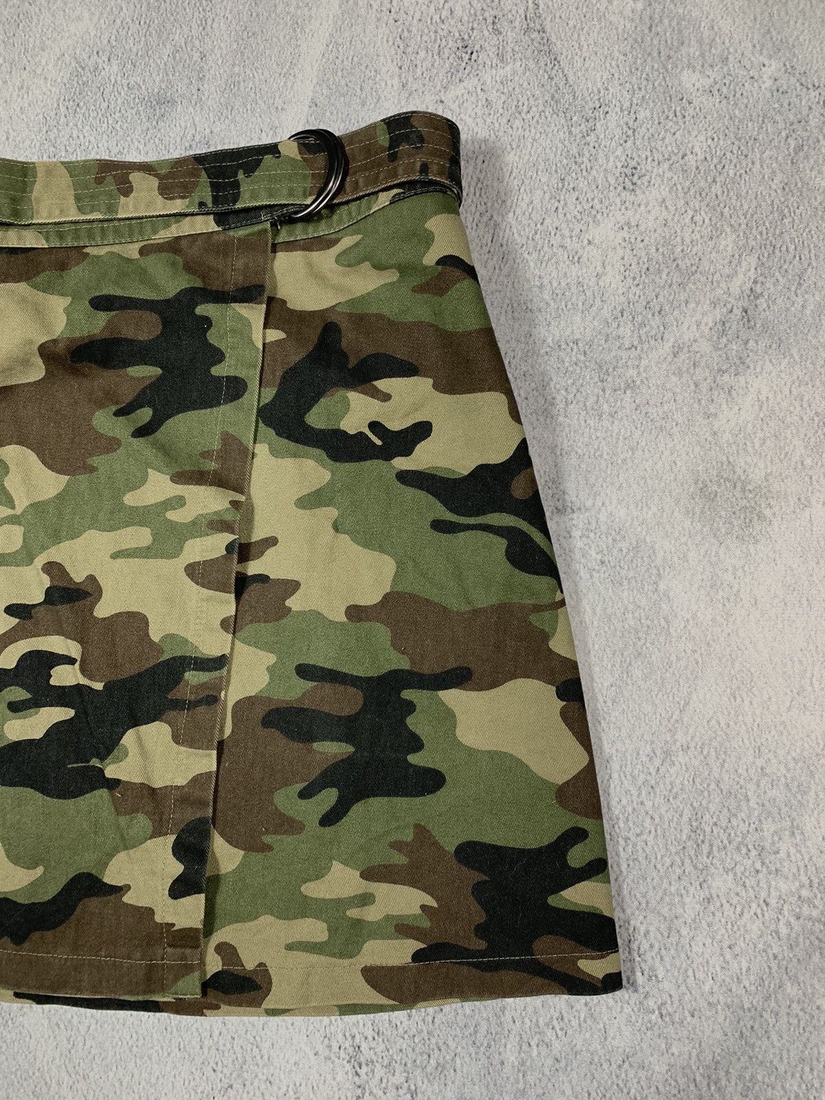 Japanese Brand × Vintage VintageY2K camo cargo mini skirt with a belt millitary style Size 24" / US 00 / IT 34 - 3 Thumbnail