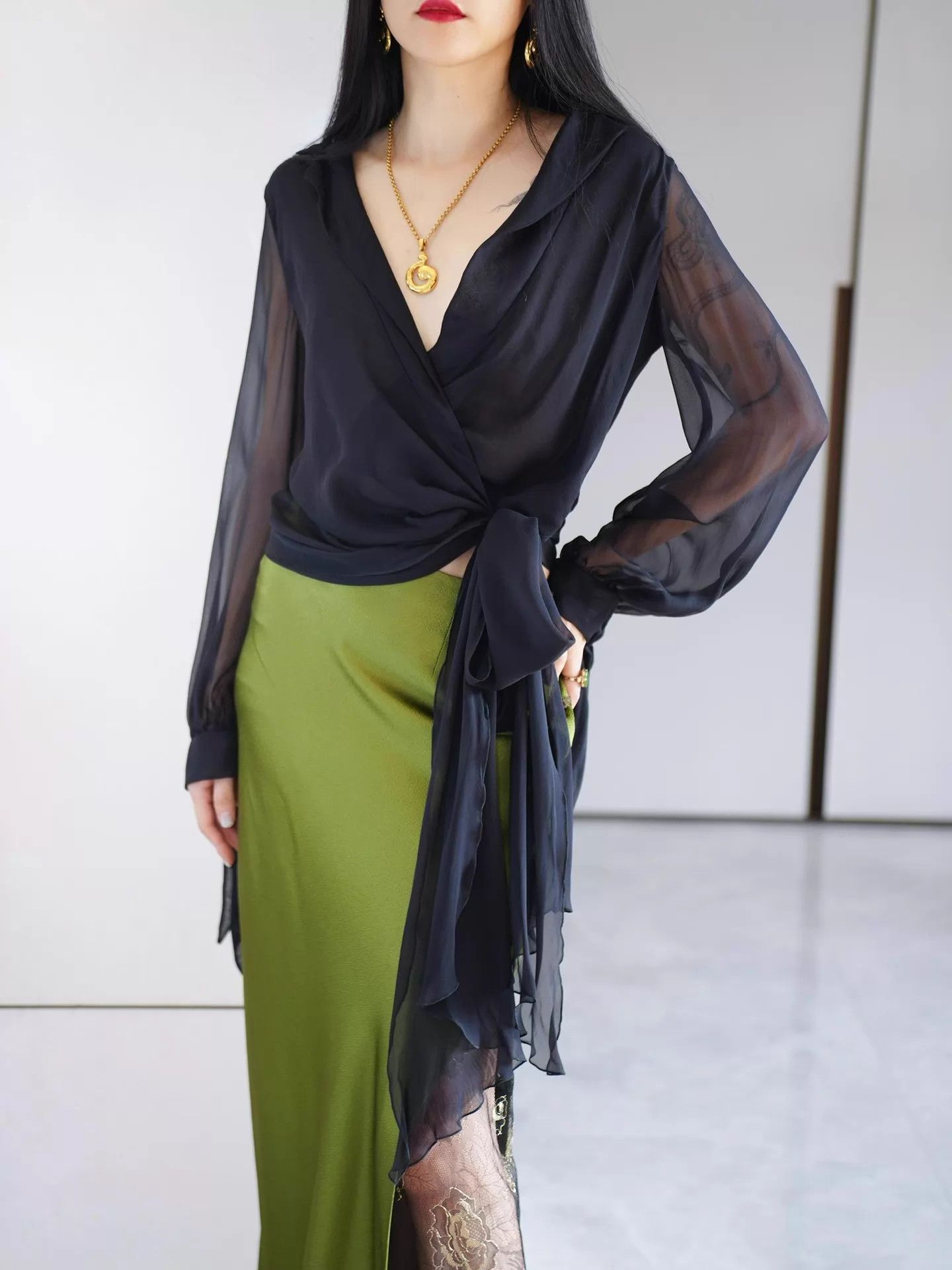 Valentino Valentino Vintage Black Silk Cross-Front Sash Shirt (IT 40) Size S / US 4 / IT 40 - 9 Thumbnail