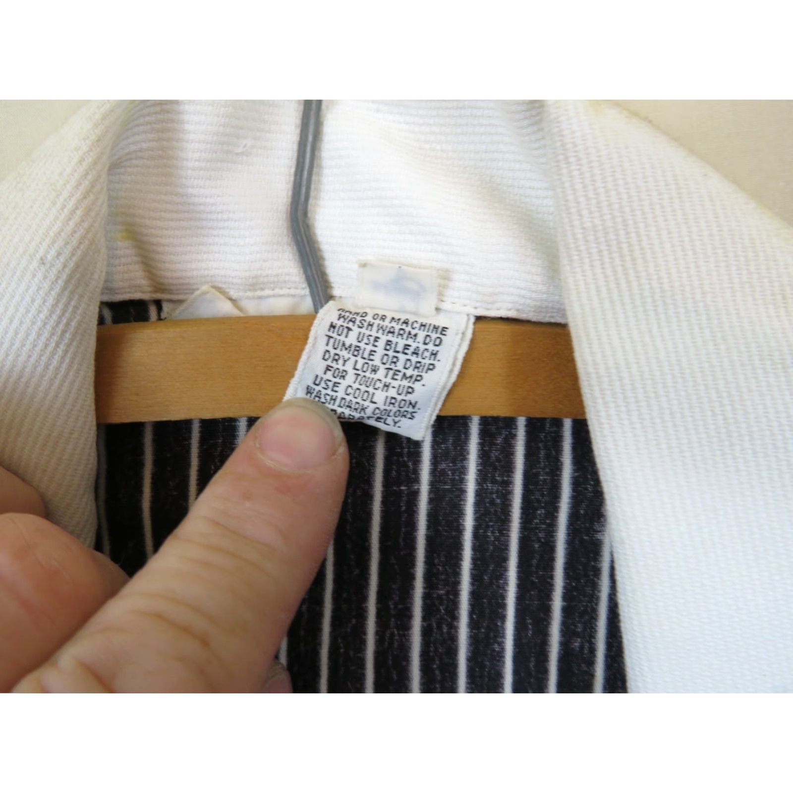 Vintage VINTAGE Polyester Shirt M White 1970s Pin Stripe JAMI Original Stain Destroyed Mens Size M / US 6-8 / IT 42-44 - 7 Thumbnail