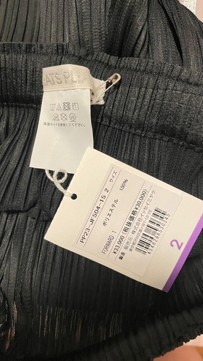 Issey Miyake Issey Miyake size:2 Black pleated capri pants Size 23" - 2 Thumbnail