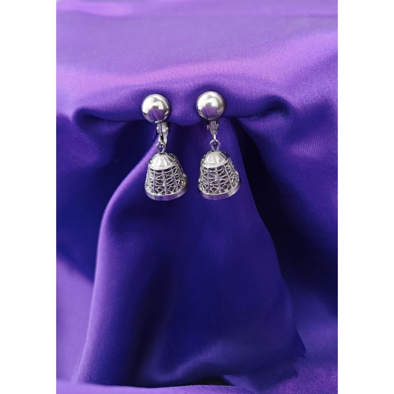 Vintage Vintage Judy Lee Silver Tone Clip On Bell Shape Earrings Size ONE SIZE - 1 Thumbnail