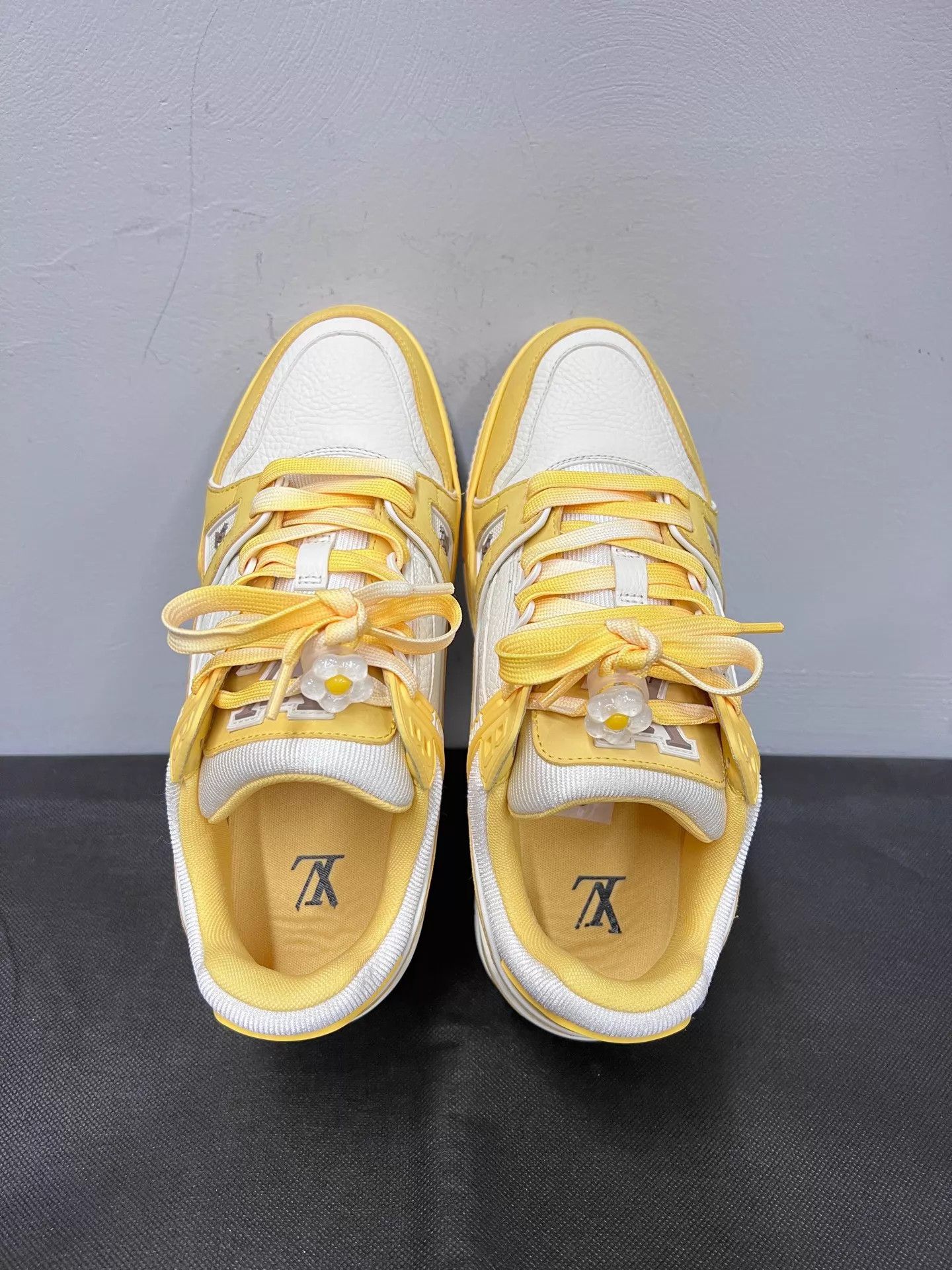 Louis Vuitton LV Trainer White & Yellow Leather EU 38 Good Condition Size US 7.5 / IT 37.5 - 4 Thumbnail