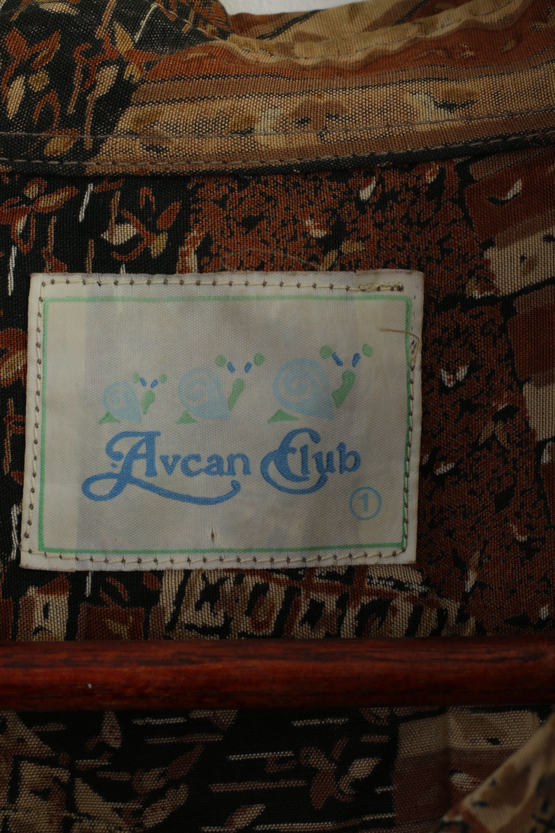 Vintage Avcan Club Men 1 M Casual Shirt Brown Viscose Vintage 7590 Size US M / EU 48-50 / 2 - 5 Thumbnail