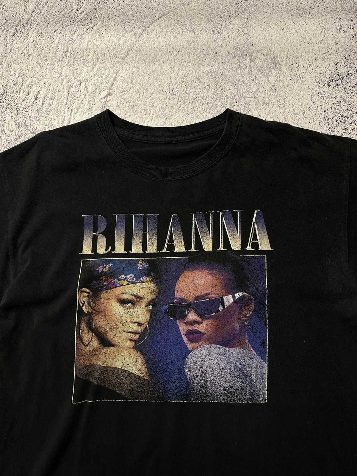 Band Tees Rihanna Vintage big logo Gildan band tee shirt Size US M / EU 48-50 / 2 - 6 Thumbnail